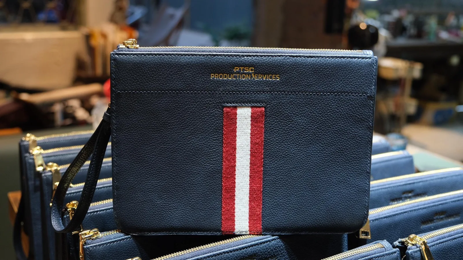 qua tang doanh nghiep koi leather
