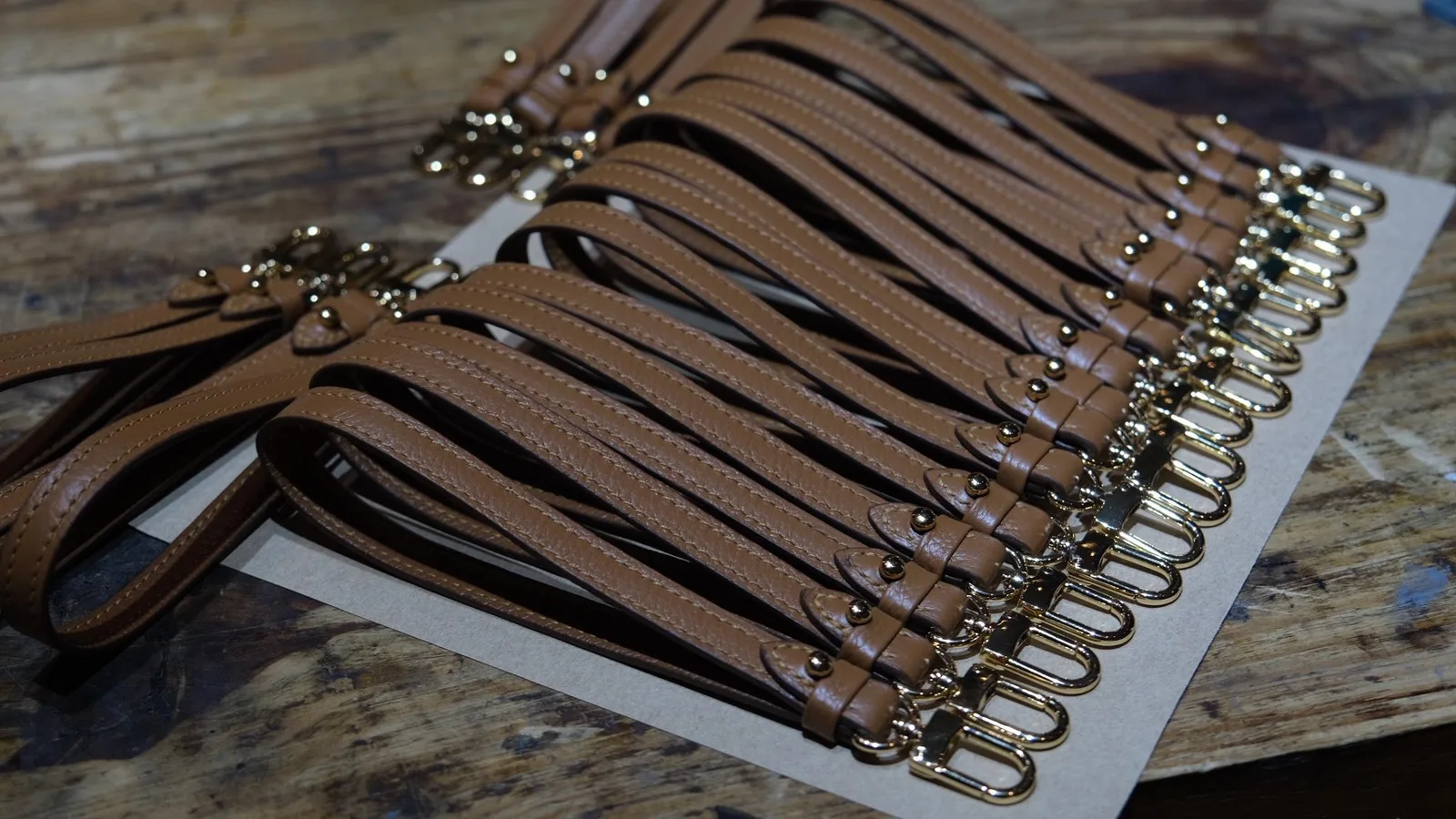 qua tang doanh nghiep koi leather