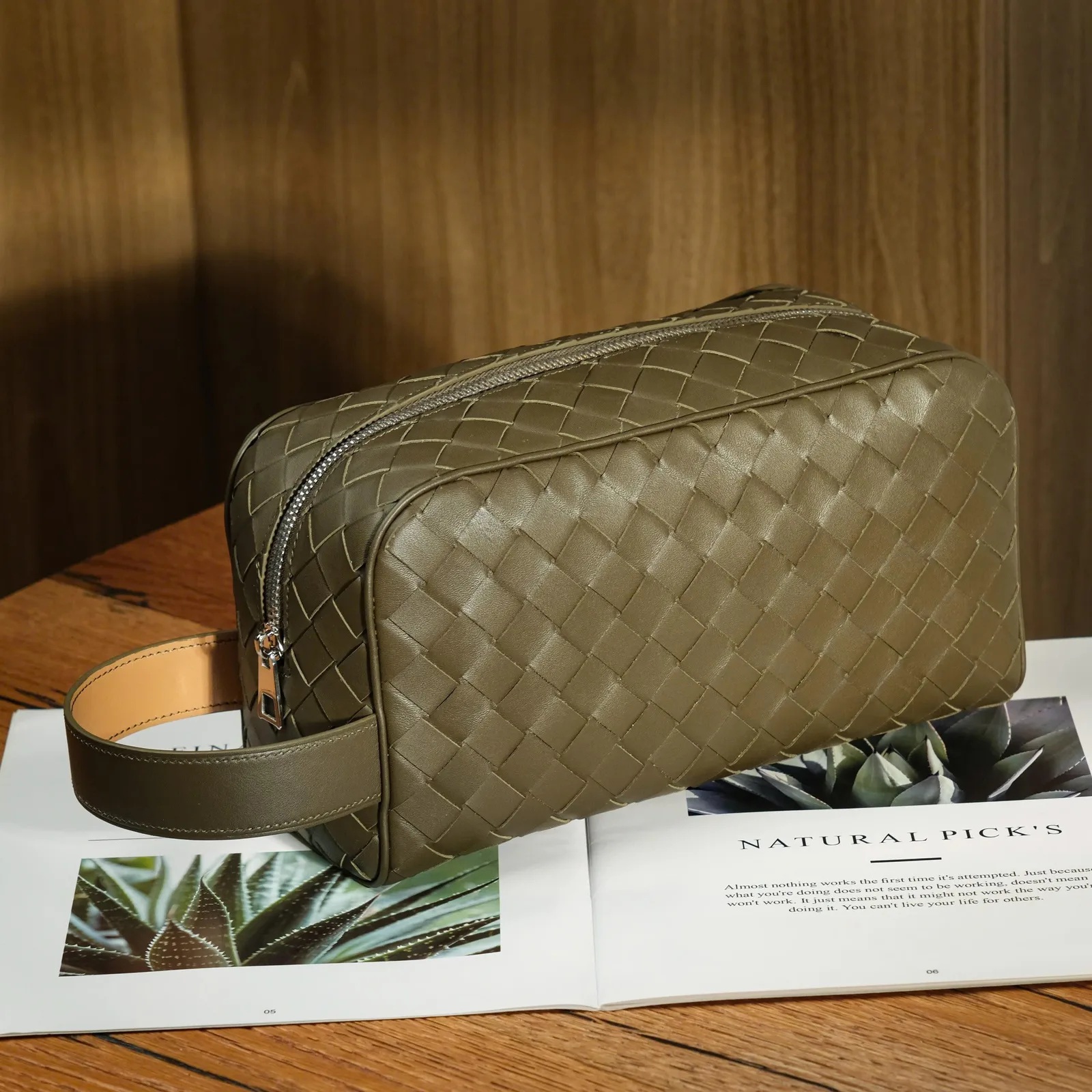Woven Doppkit Túi Du Lịch Da Bò Nappa Olive