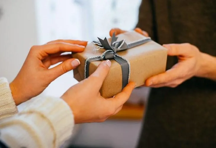 Quà Tặng Nhân Viên Ý Nghĩa, Lý Tưởng Cho Doanh Nghiệp