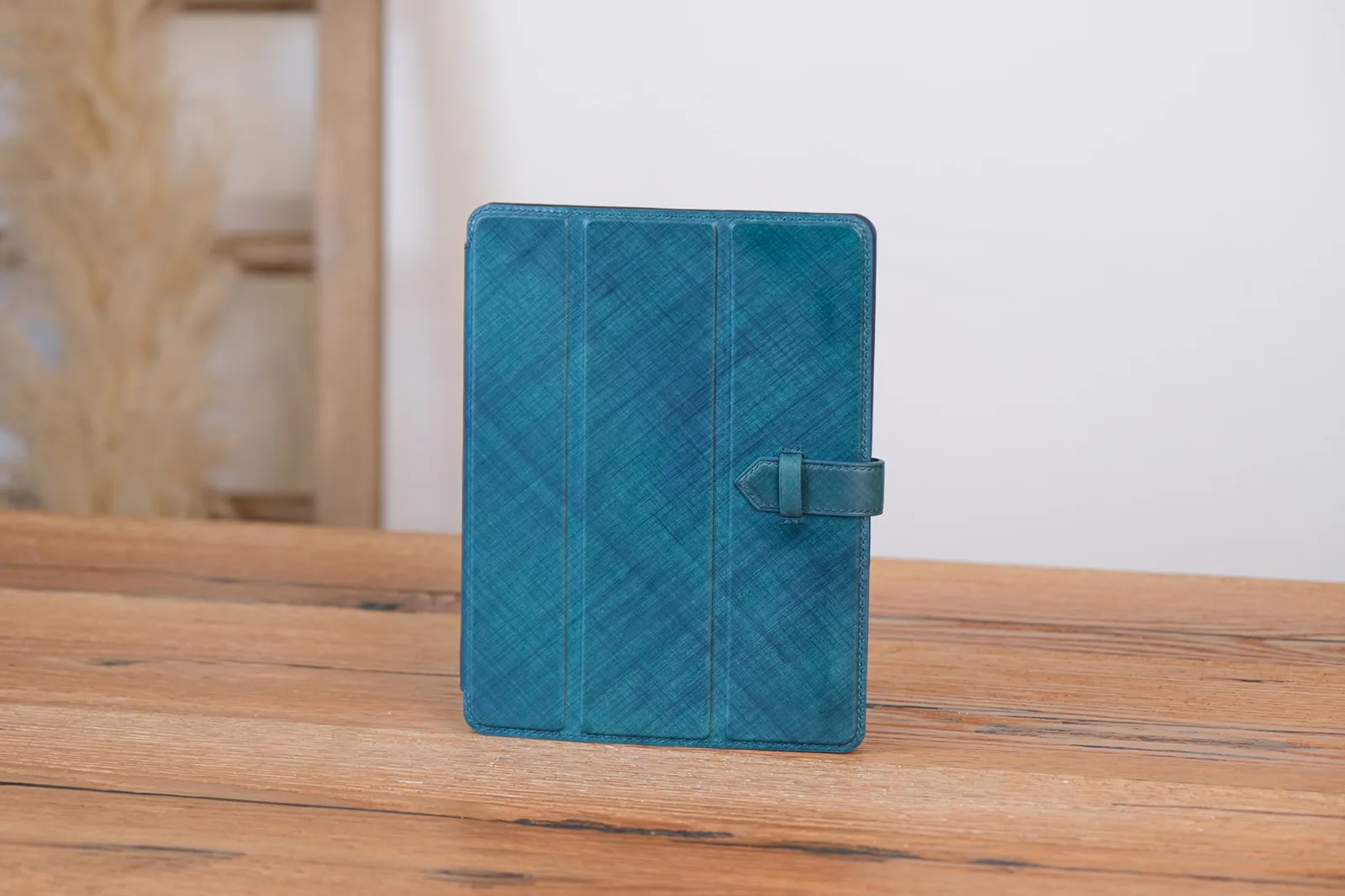 Ảnh Studio Bao da iPad gập ba da Pueblo màu xanh teal - Koi Leather