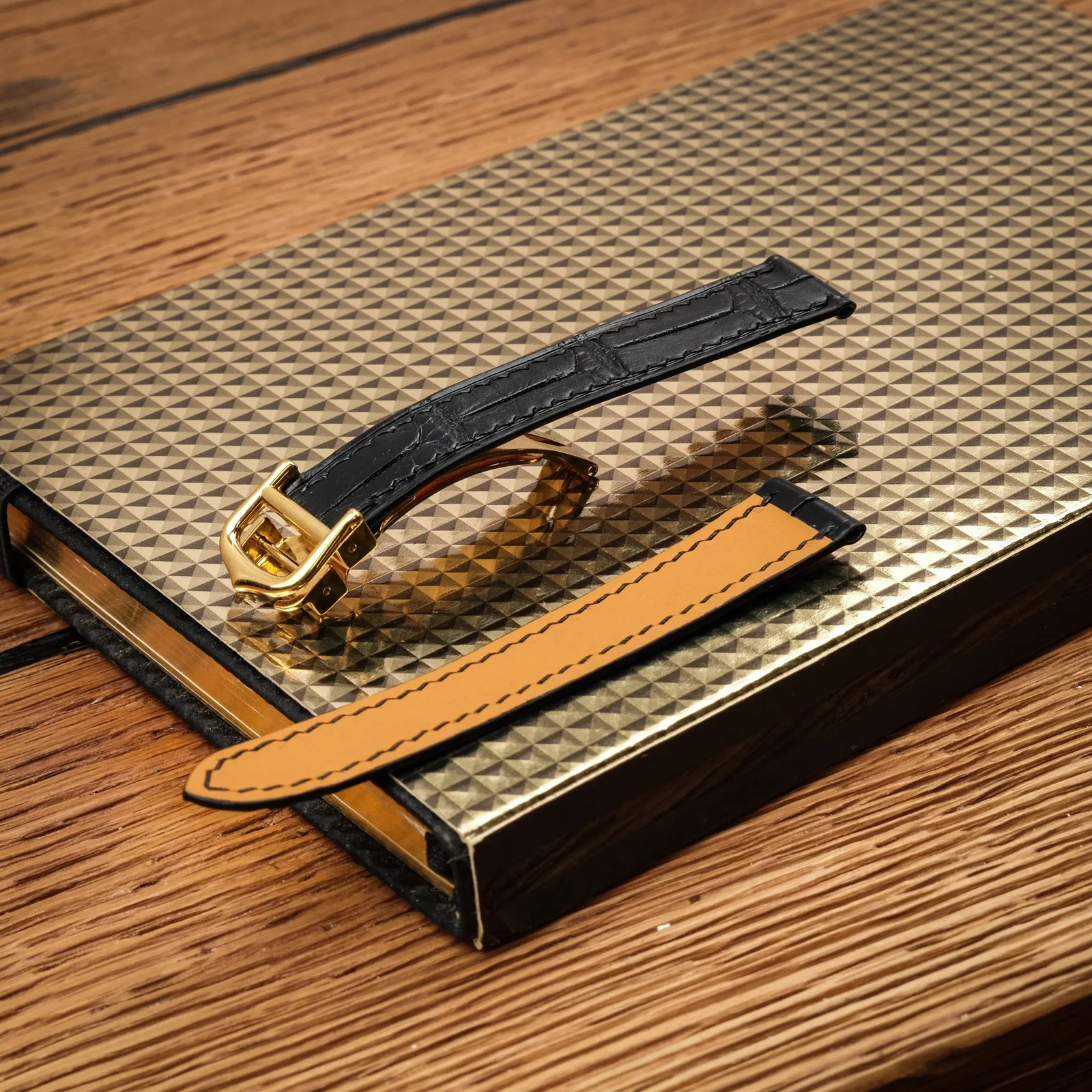 Ảnh Studio Dây đồng hồ da cá sấu đen dáng mỏng cho Cartier - Koi Leather