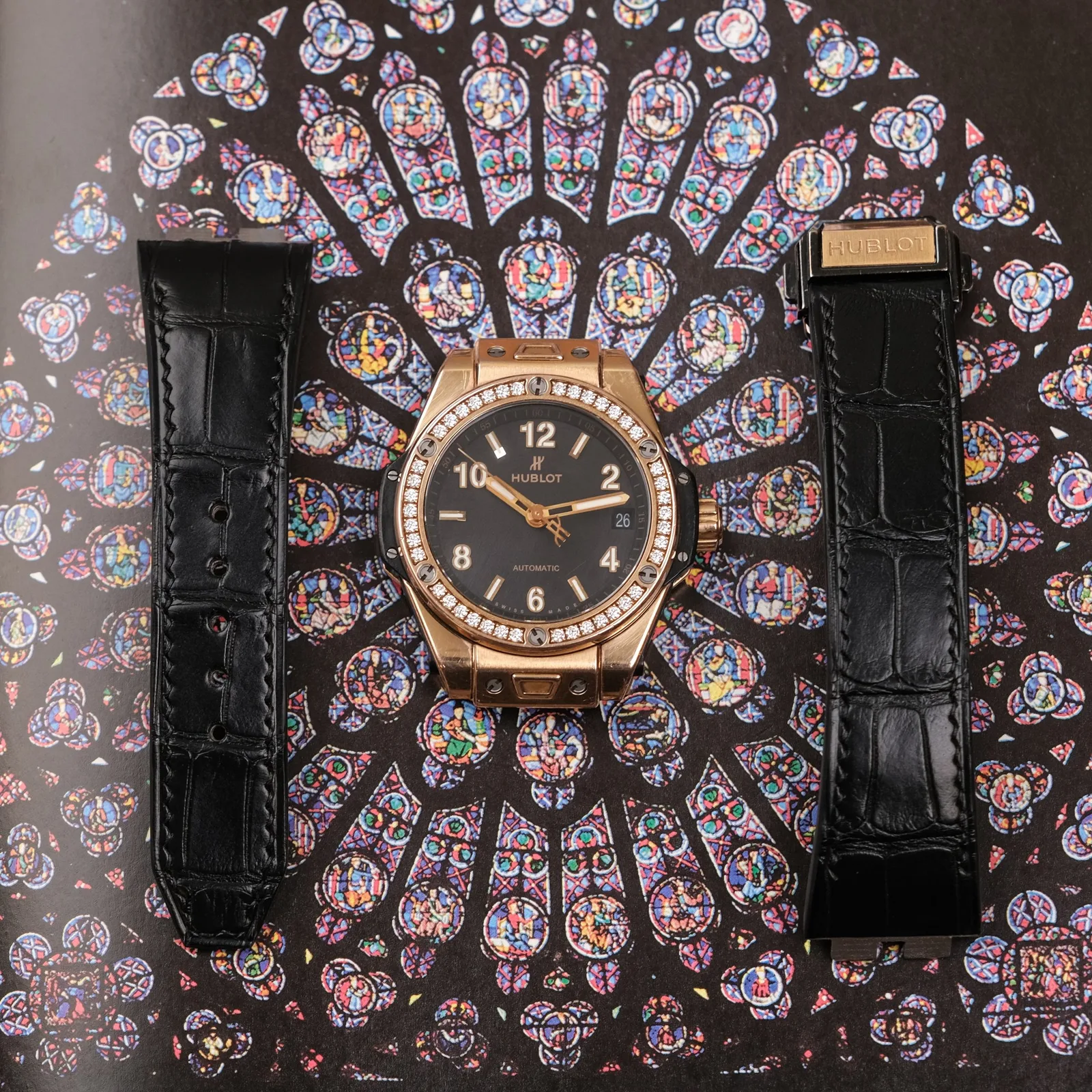 Ảnh Studio Dây đồng hồ da cá sấu cho Hublot màu đen - Koi Leather