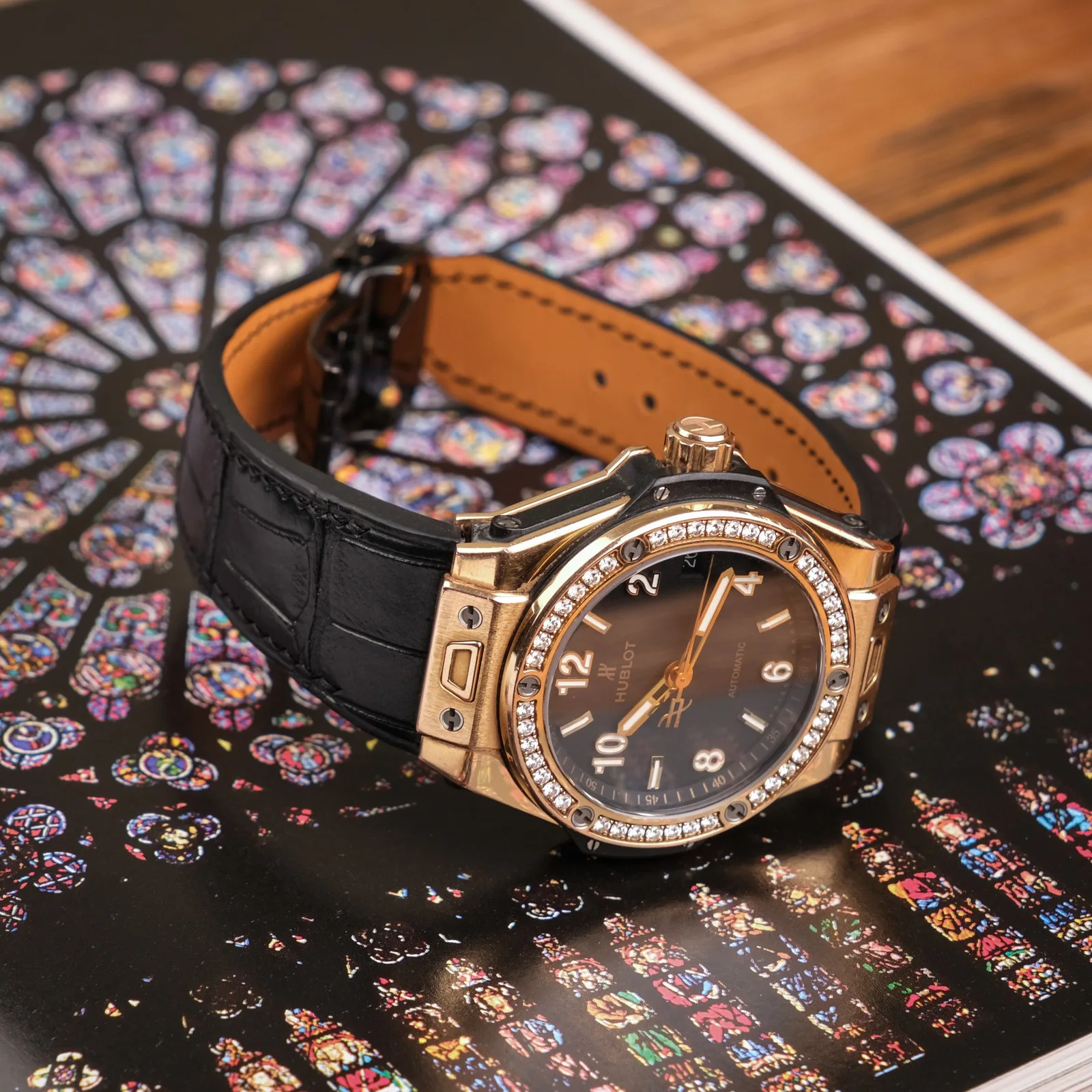 Ảnh Studio Dây đồng hồ da cá sấu cho Hublot màu đen - Koi Leather