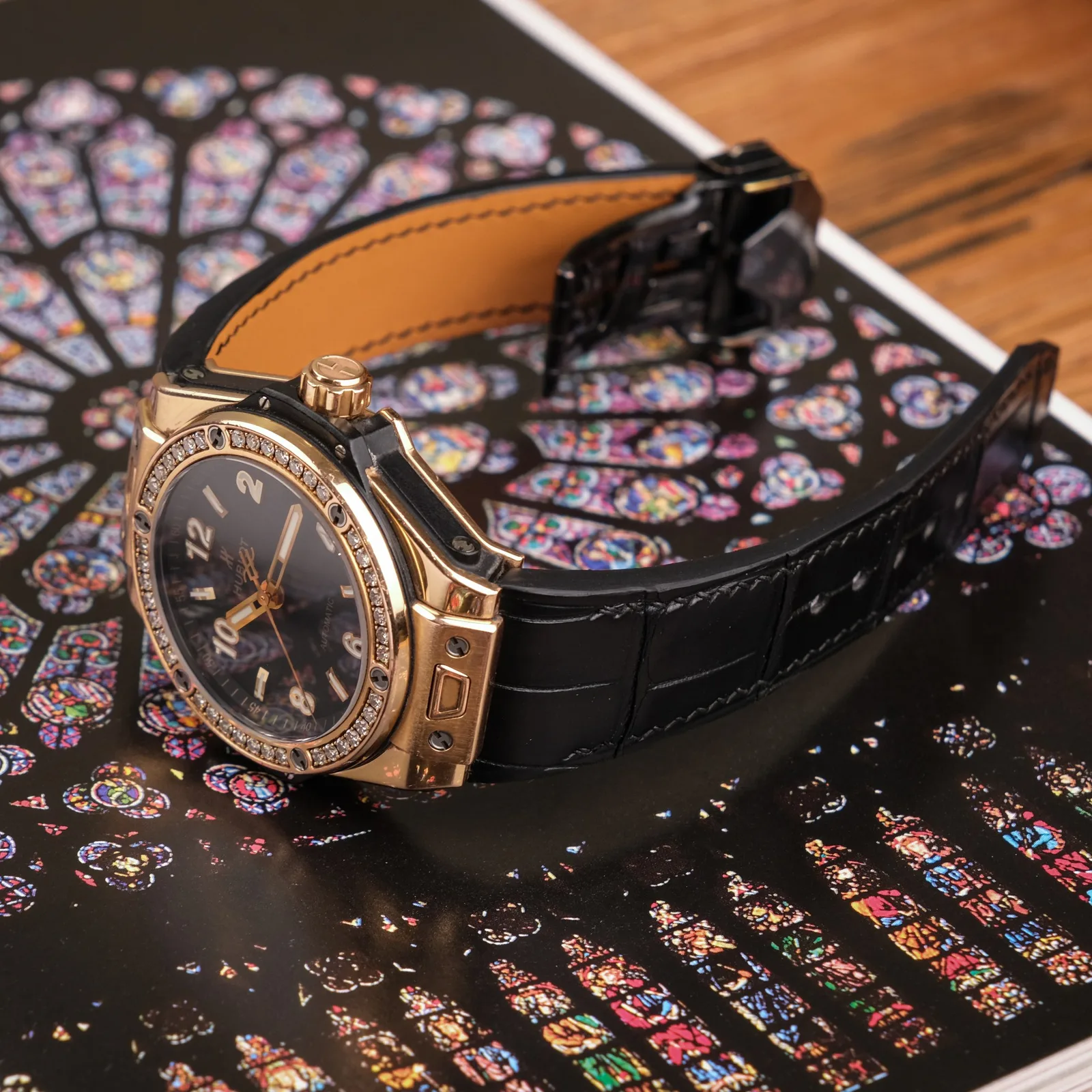 Ảnh Studio Dây đồng hồ da cá sấu cho Hublot màu đen - Koi Leather