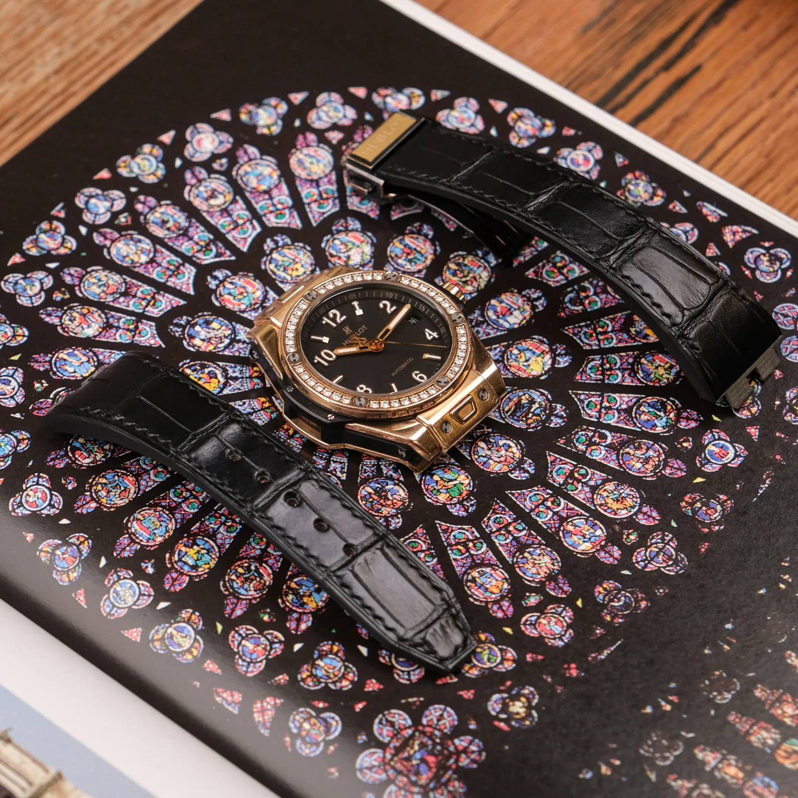 Ảnh Studio Dây đồng hồ da cá sấu cho Hublot màu đen - Koi Leather