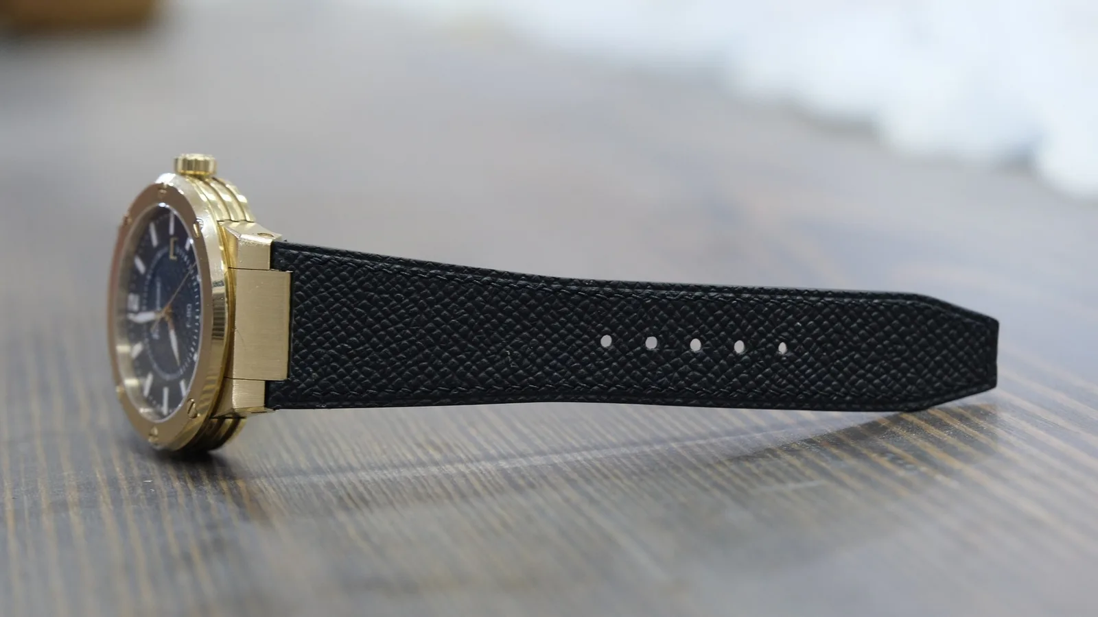 Ảnh Studio Dây đồng hồ da Epsom đen cho Salvatore Ferragamo - Koi Leather