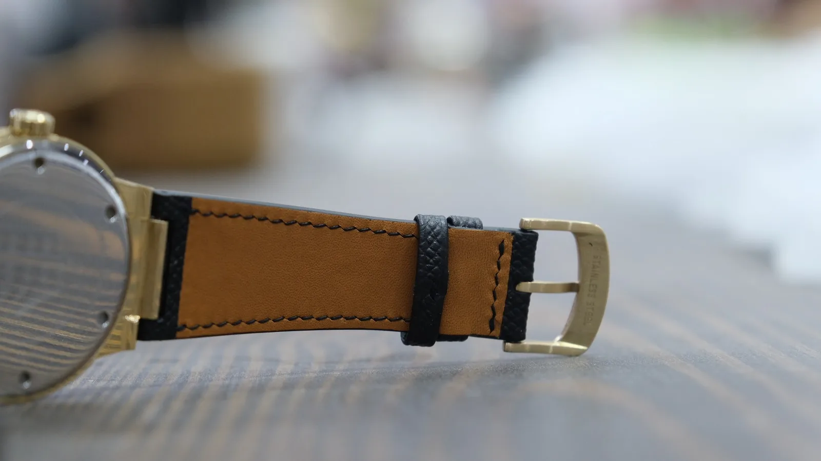 Ảnh Studio Dây đồng hồ da Epsom đen cho Salvatore Ferragamo - Koi Leather