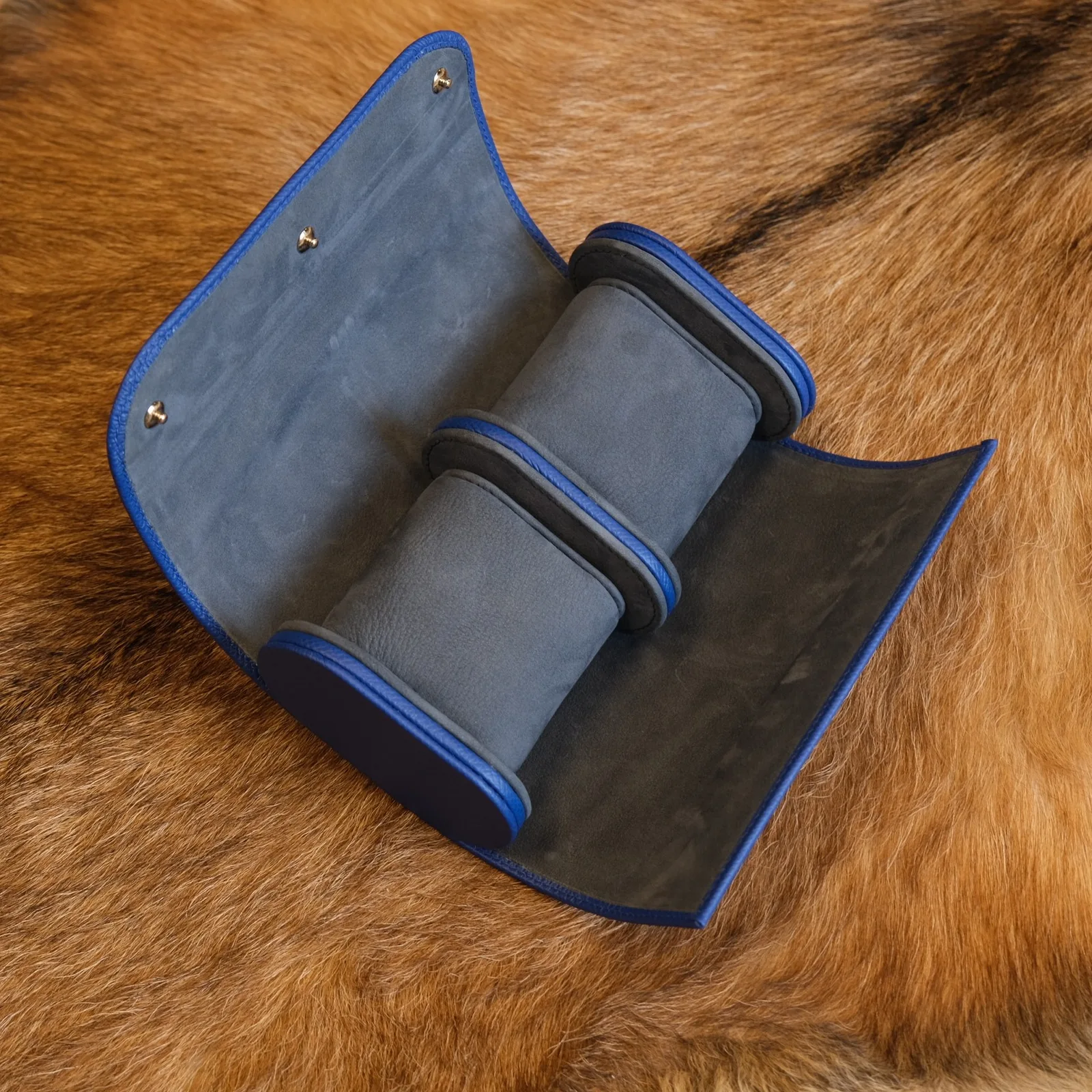 Ảnh Studio Hộp đựng 2 đồng hồ da Epsom xanh dương - Koi Leather