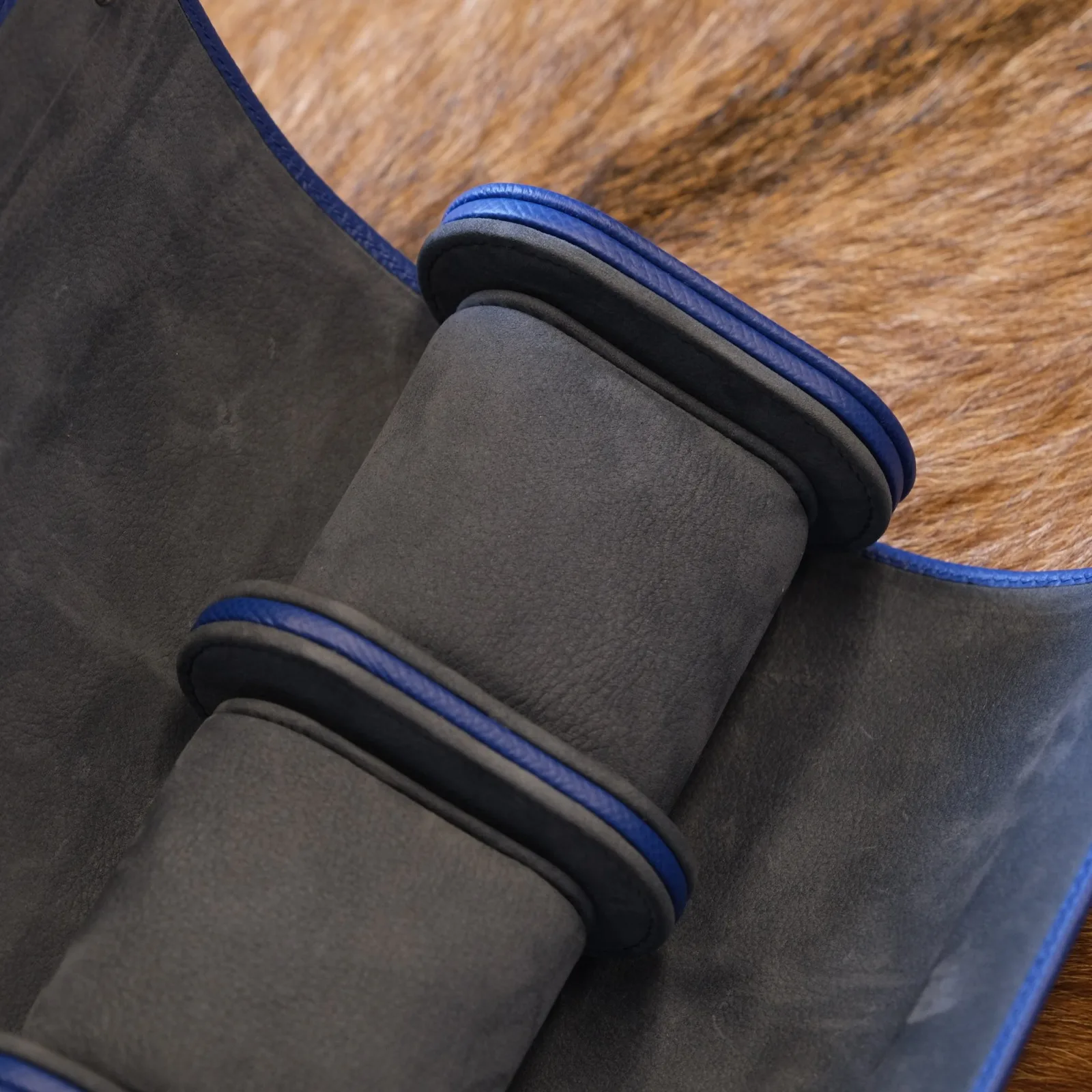 Ảnh Studio Hộp đựng 2 đồng hồ da Epsom xanh dương - Koi Leather