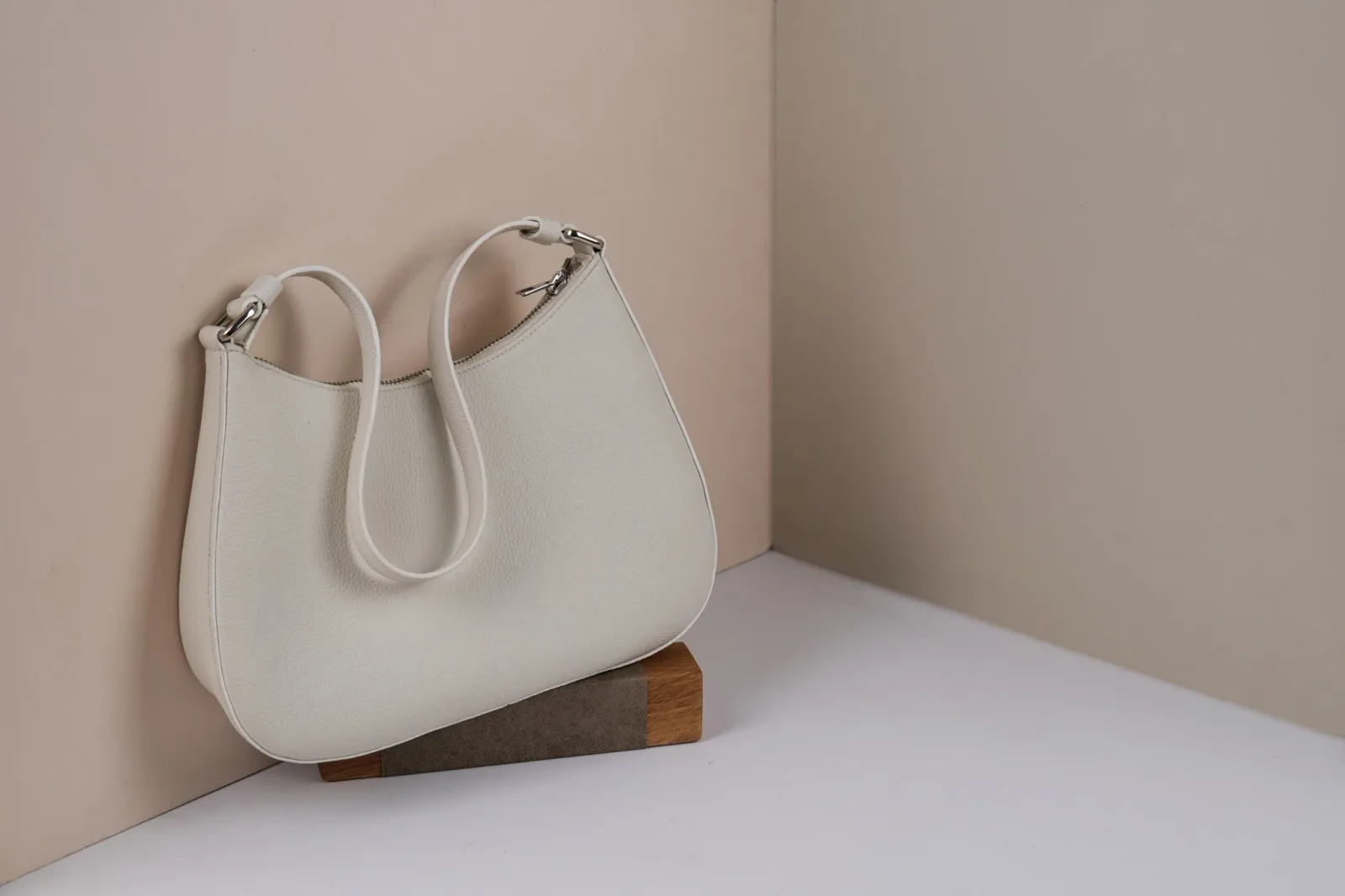 Ảnh Studio Túi Cleo - Koi Leather