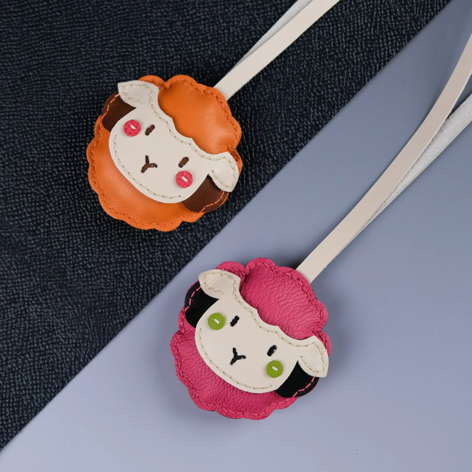 Ảnh Studio Charm đeo túi da hình chú cừu phối nhiều màu - Koi Leather