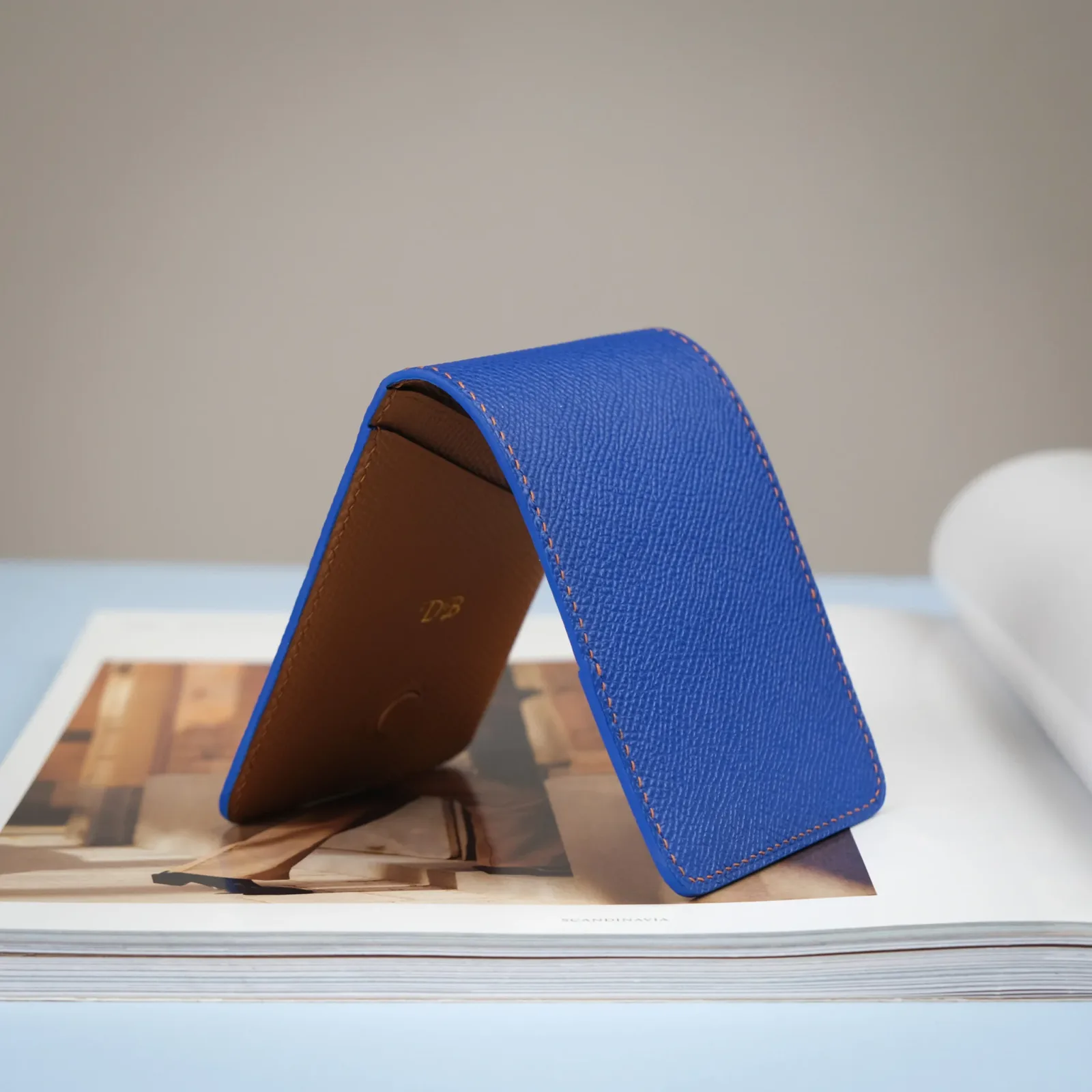 Ảnh Studio Ví Sen - KOI Leather