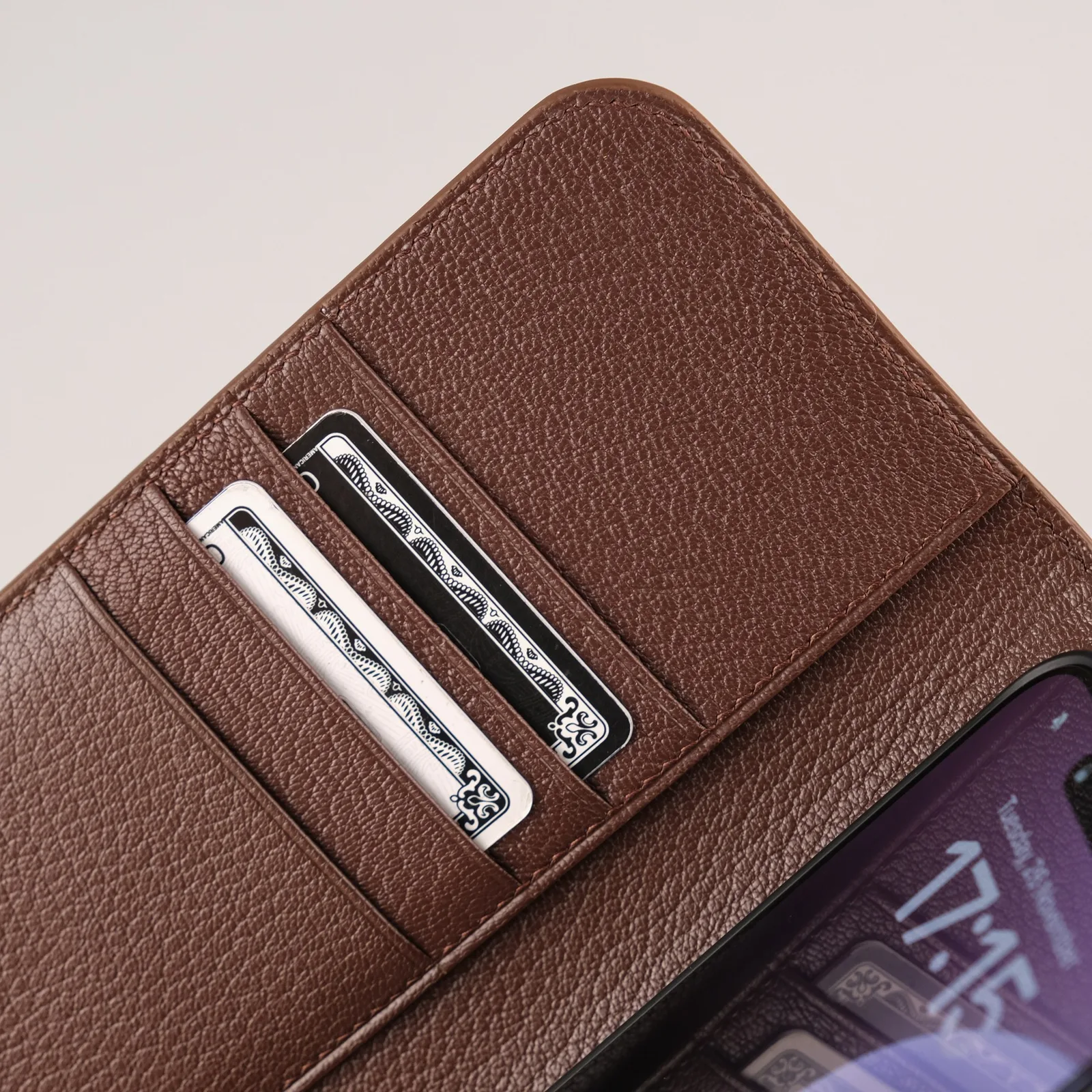 Ảnh Studio Bao da điện thoại dáng gập da cá sấu - Koi Leather