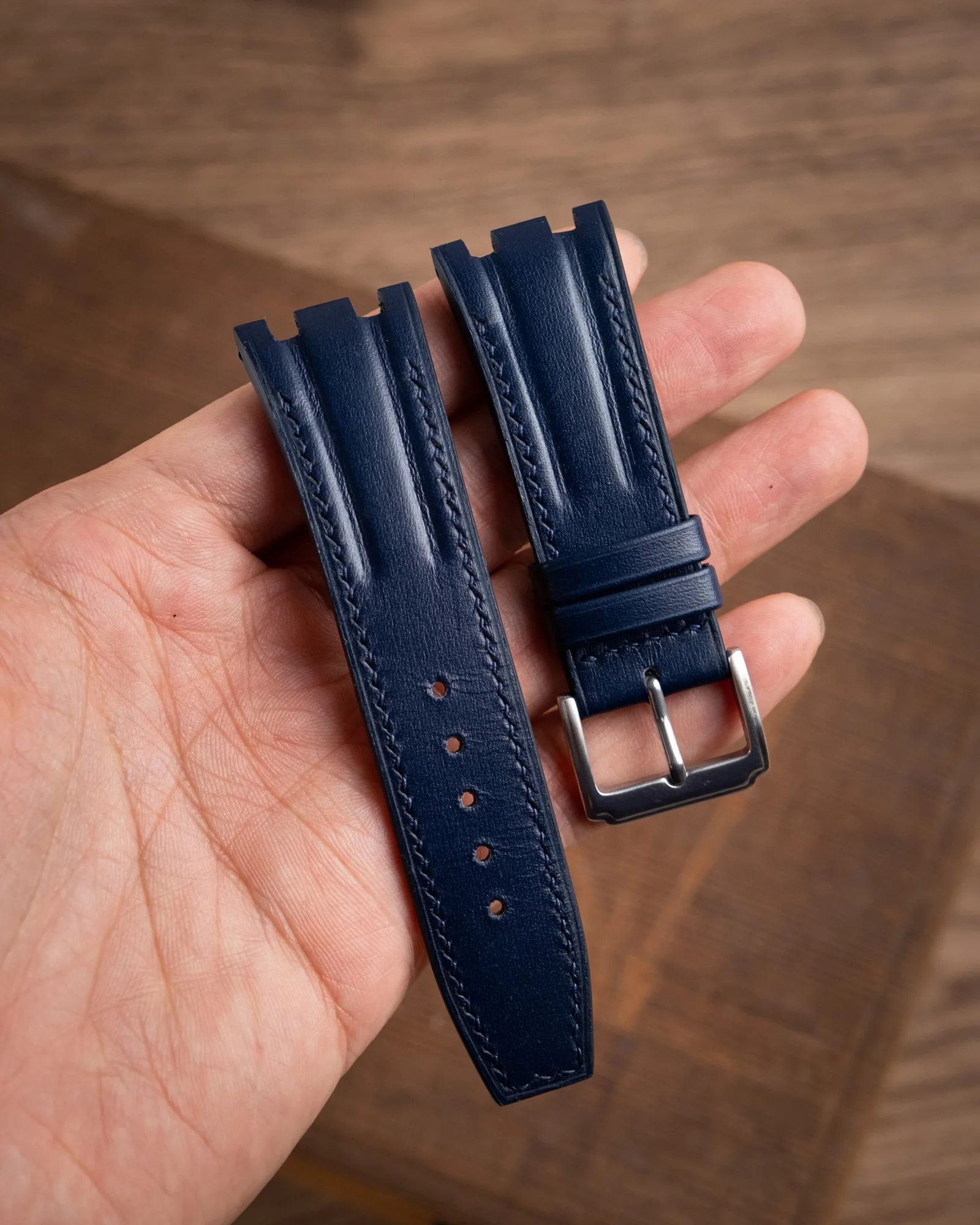 Ảnh Lifestyle Dây đồng hồ da Epsom xanh navy cho Audemars Piguet - Koi Leather