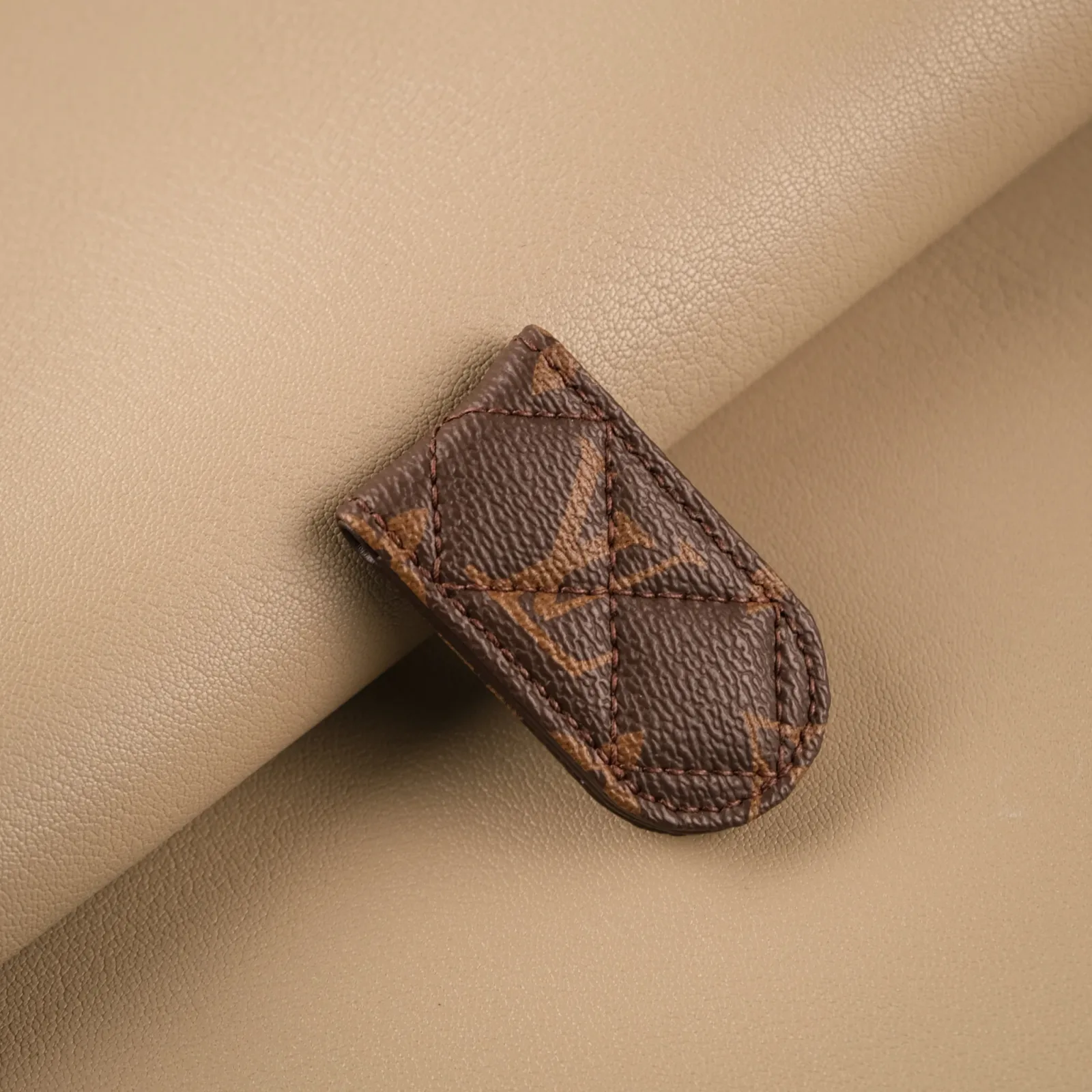 Ảnh Studio Money Clip - Koi Leather