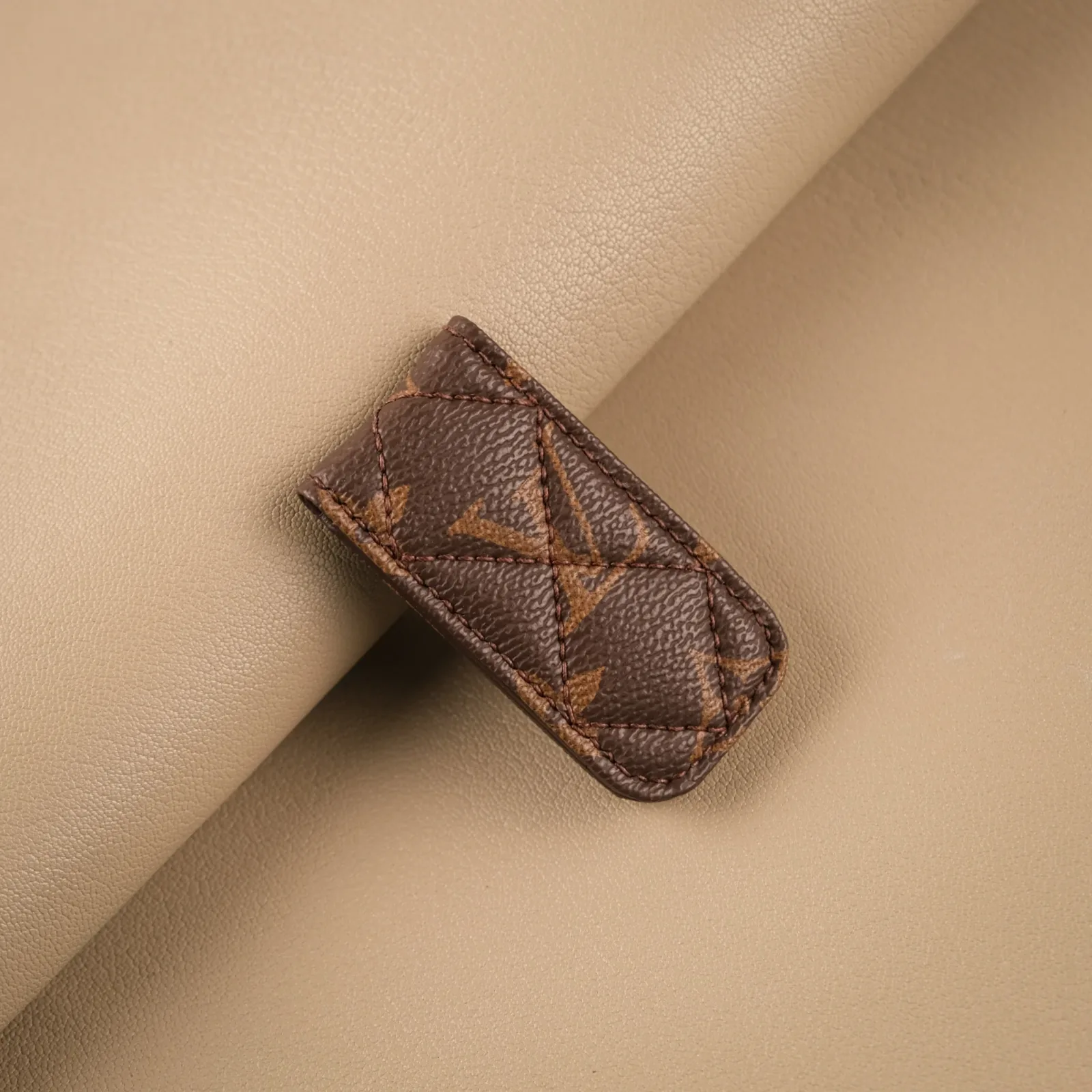 Ảnh Studio Money Clip - Koi Leather