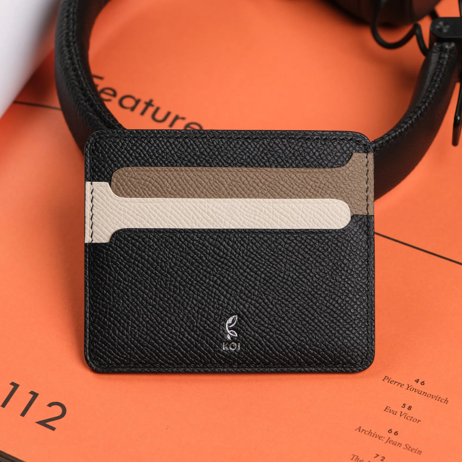 Ảnh Lifestyle Ví đựng thẻ Senot da Epsom phối màu xanh navy - Koi Leather