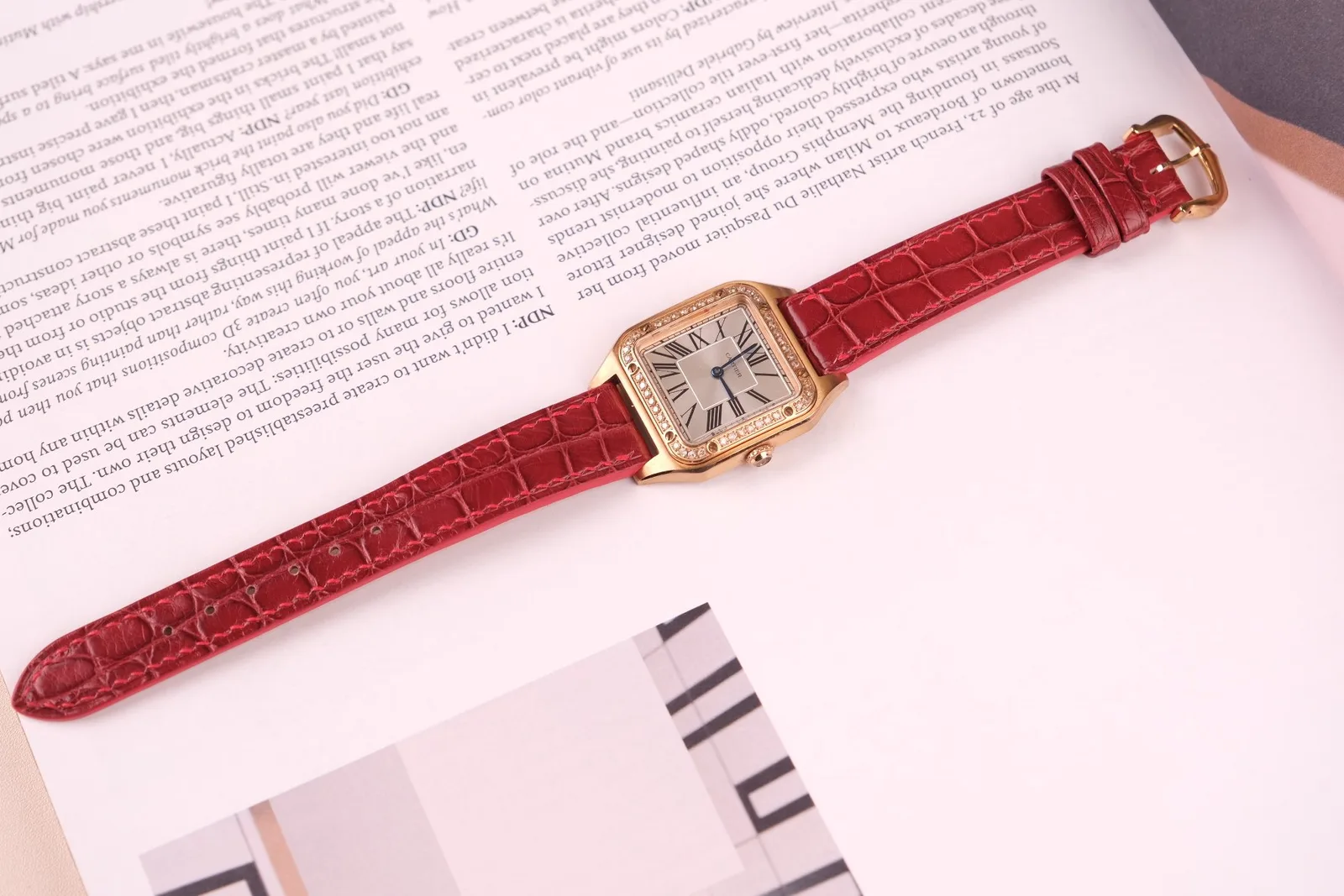 Ảnh Lifestyle Dây đồng hồ da cá sấu màu đỏ mận cho Cartier - Koi Leather