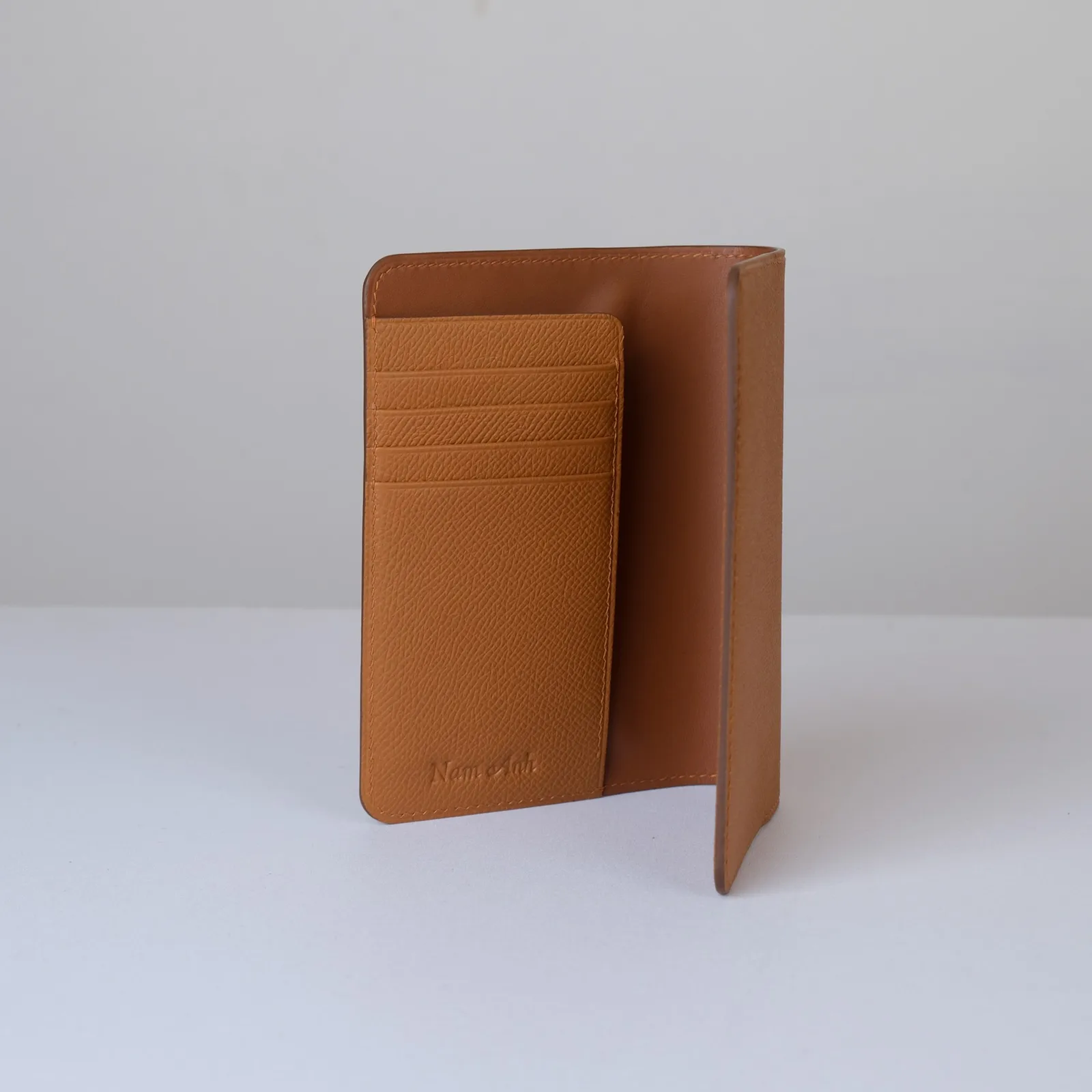 Ảnh Studio Bao da hộ chiếu da bò Epsom màu nâu Gold - Koi Leather