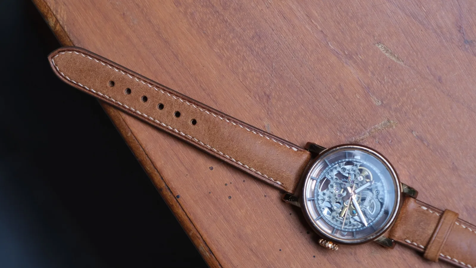 Ảnh Studio Dây đồng hồ da bò Pueblo cho Fossil màu nâu walnut - Koi Leather