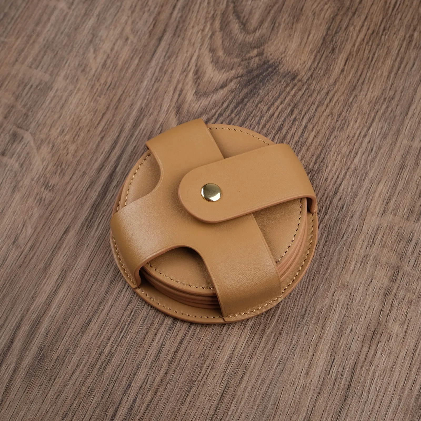Ảnh Studio Bộ 4 lót ly da Nappa màu vàng bò kèm khay giữ - Koi Leather