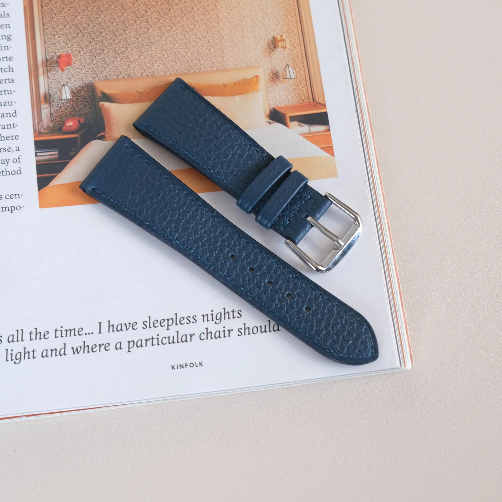 Ảnh Lifestyle Dây đồng hồ da Togo màu xanh peacock - Koi Leather