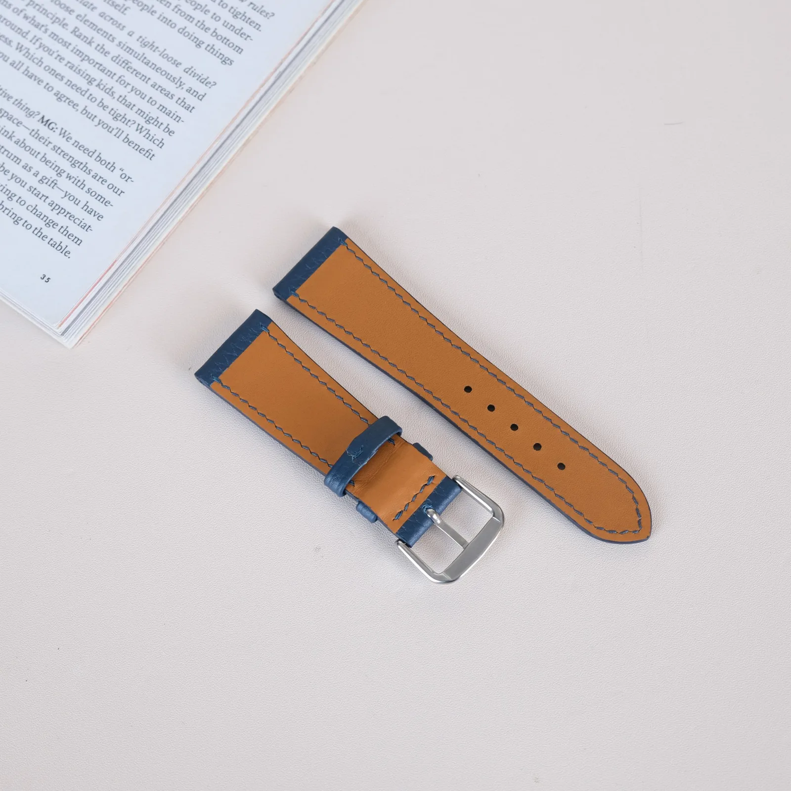 Ảnh Studio Dây đồng hồ da Togo màu xanh peacock - Koi Leather