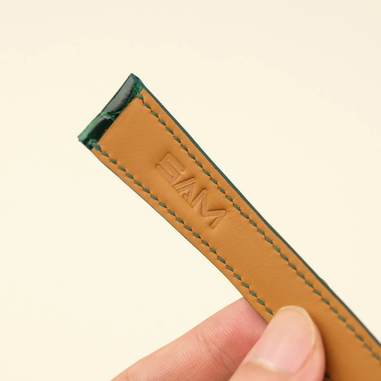 Ảnh Dây đồng hồ da cá sấu bóng màu xanh lá đậm - Koi Leather