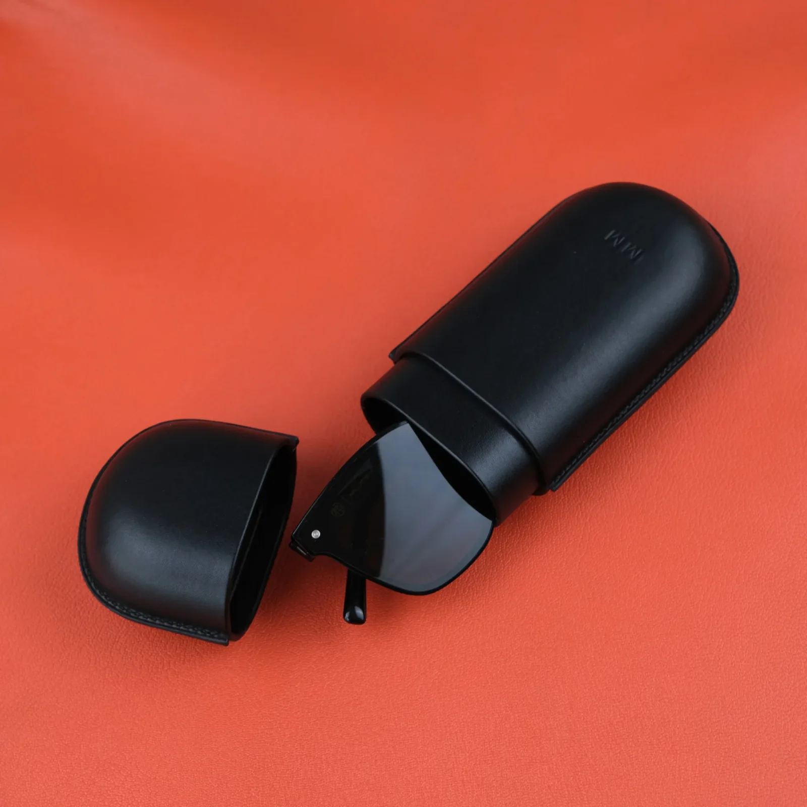 Ảnh Studio Hộp mắt kính - Koi Leather