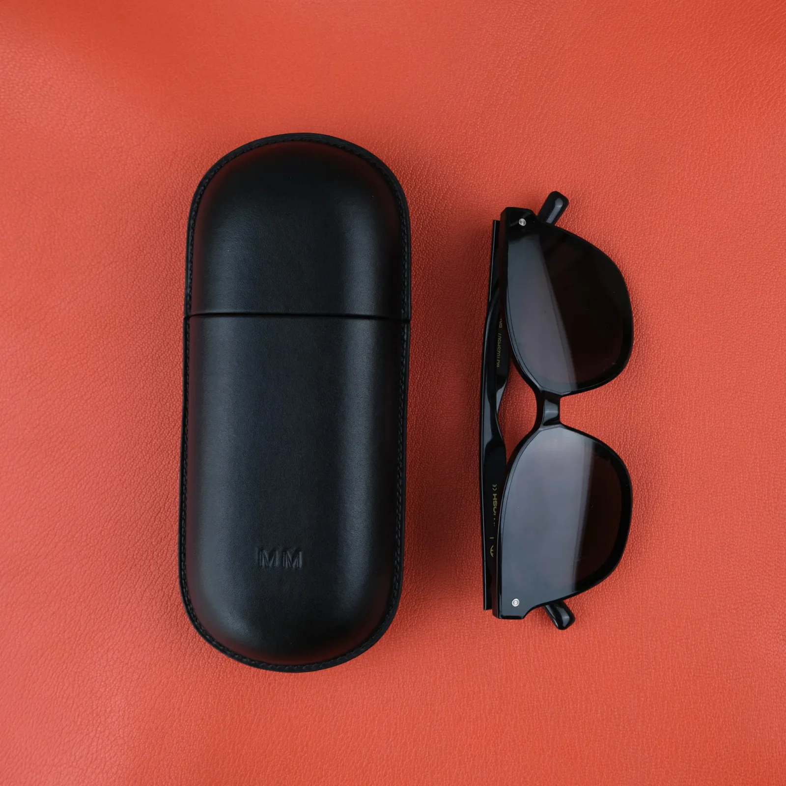 Ảnh Studio Hộp mắt kính - Koi Leather