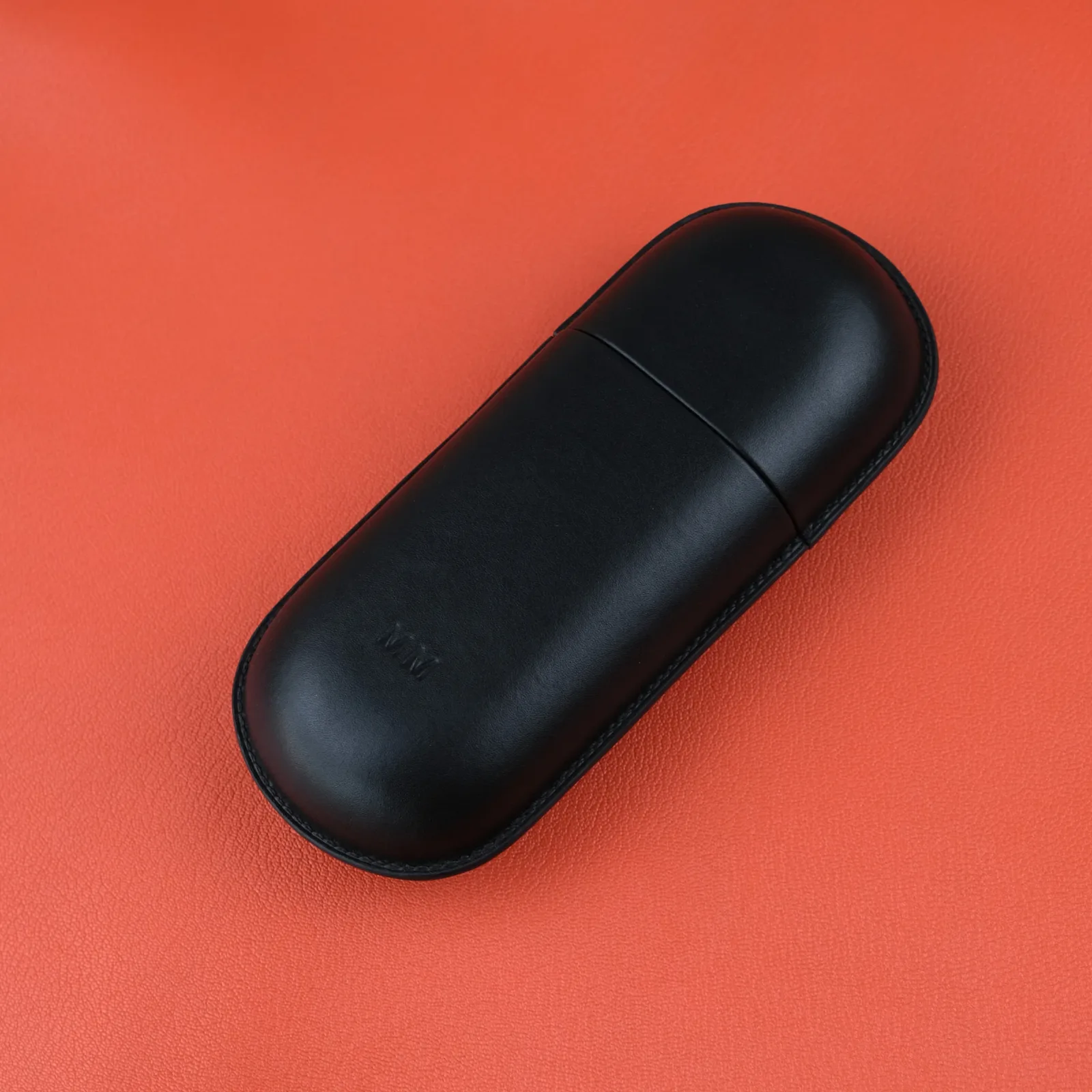 Ảnh Studio Hộp mắt kính - Koi Leather