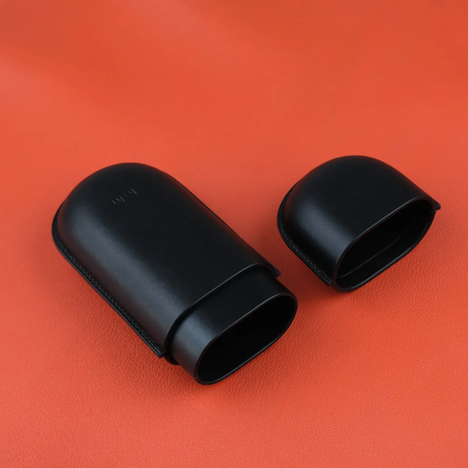 Ảnh Studio Hộp mắt kính - Koi Leather