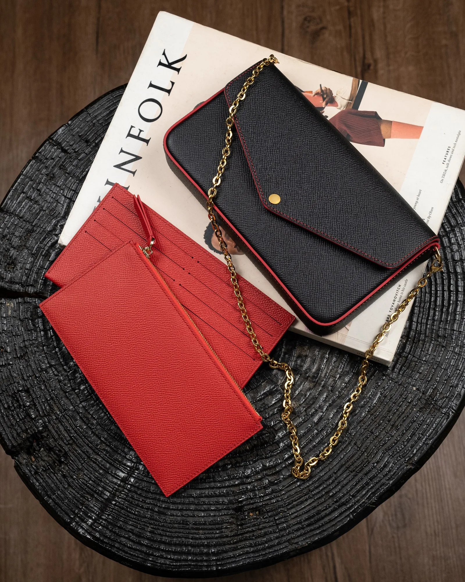 Ảnh Lifestyle Túi nắp phong bì da Epsom kèm bộ 2 ví phụ - Koi Leather
