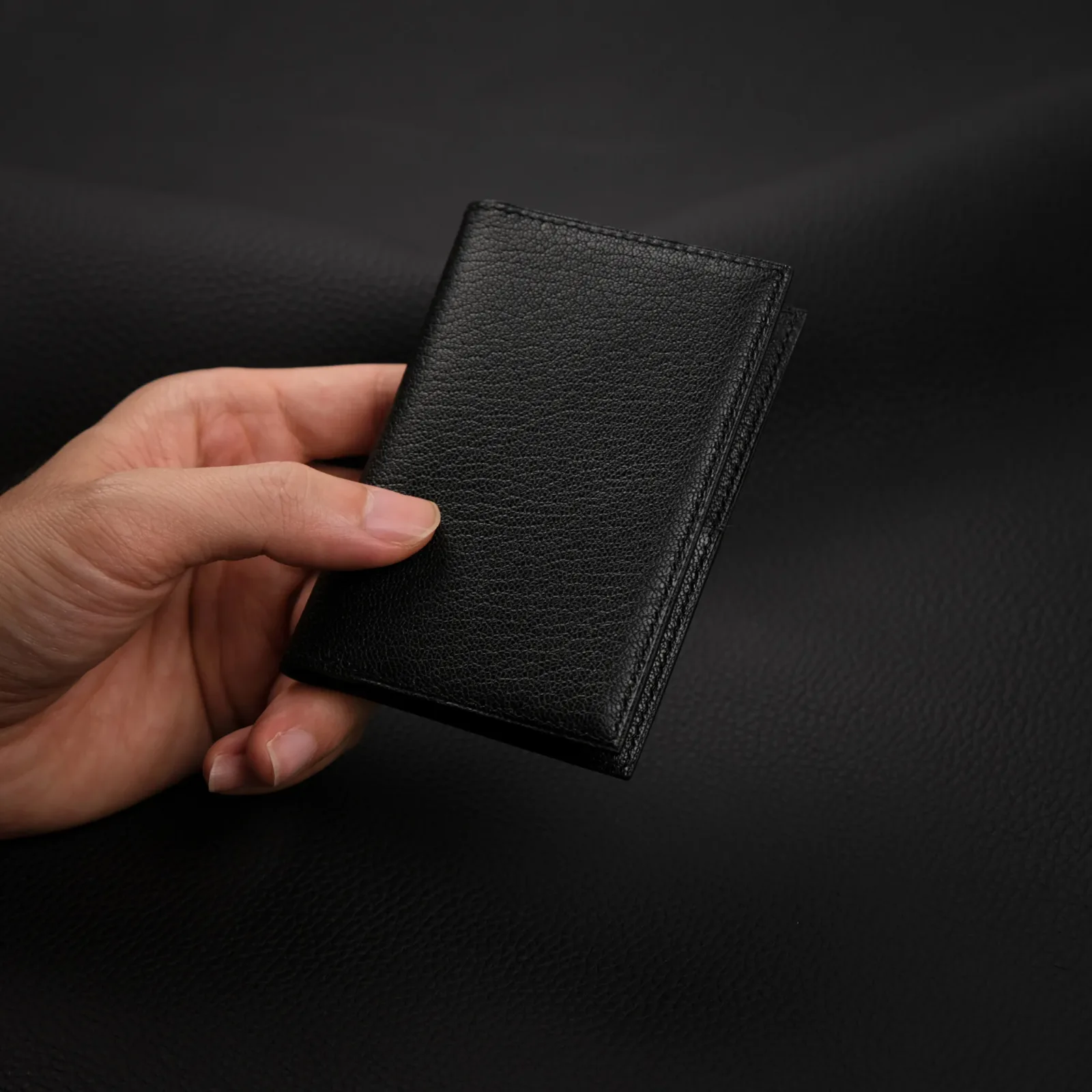 Ảnh Studio Ví compact da dê Alran black - Koi Leather