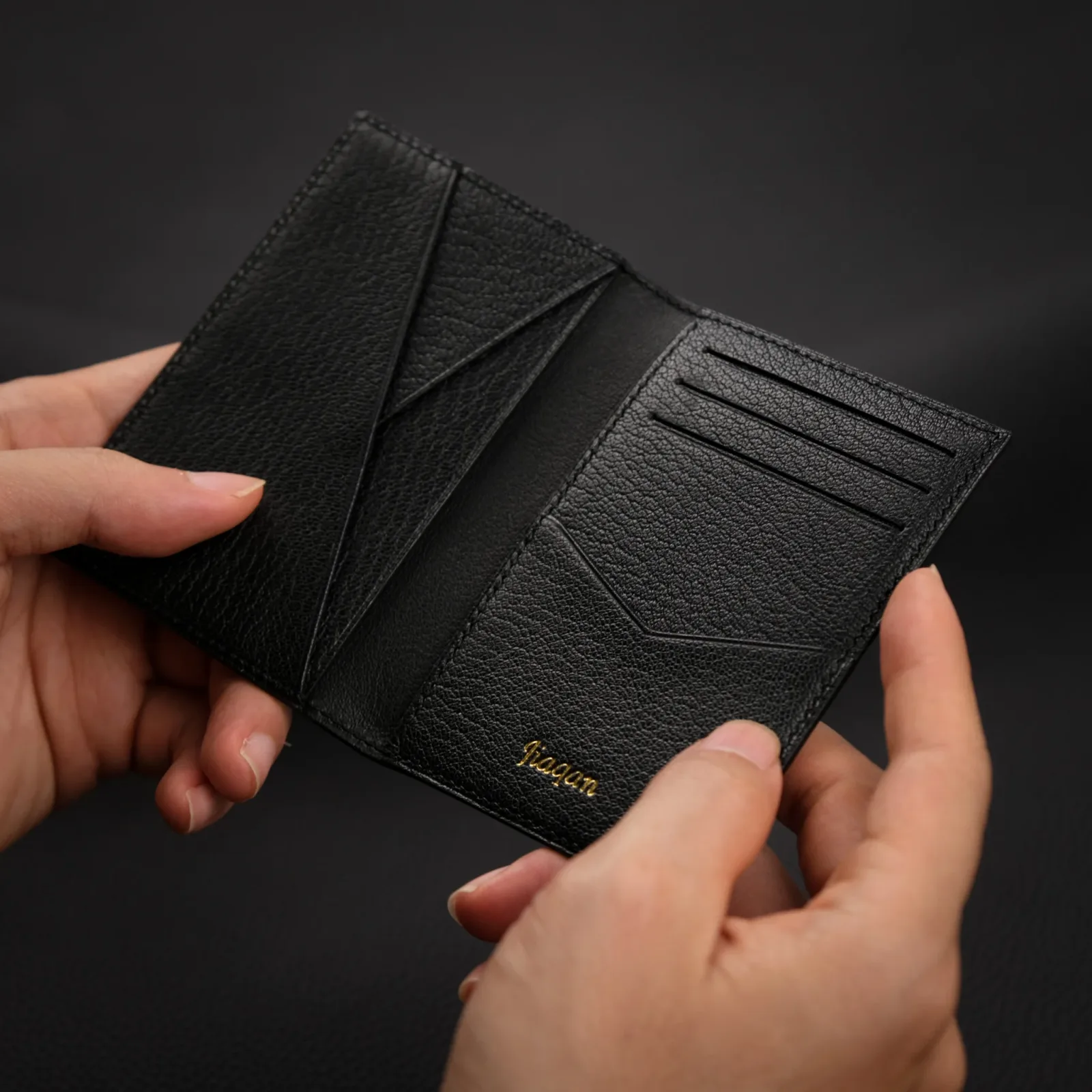 Ảnh Studio Ví compact da dê Alran black - Koi Leather