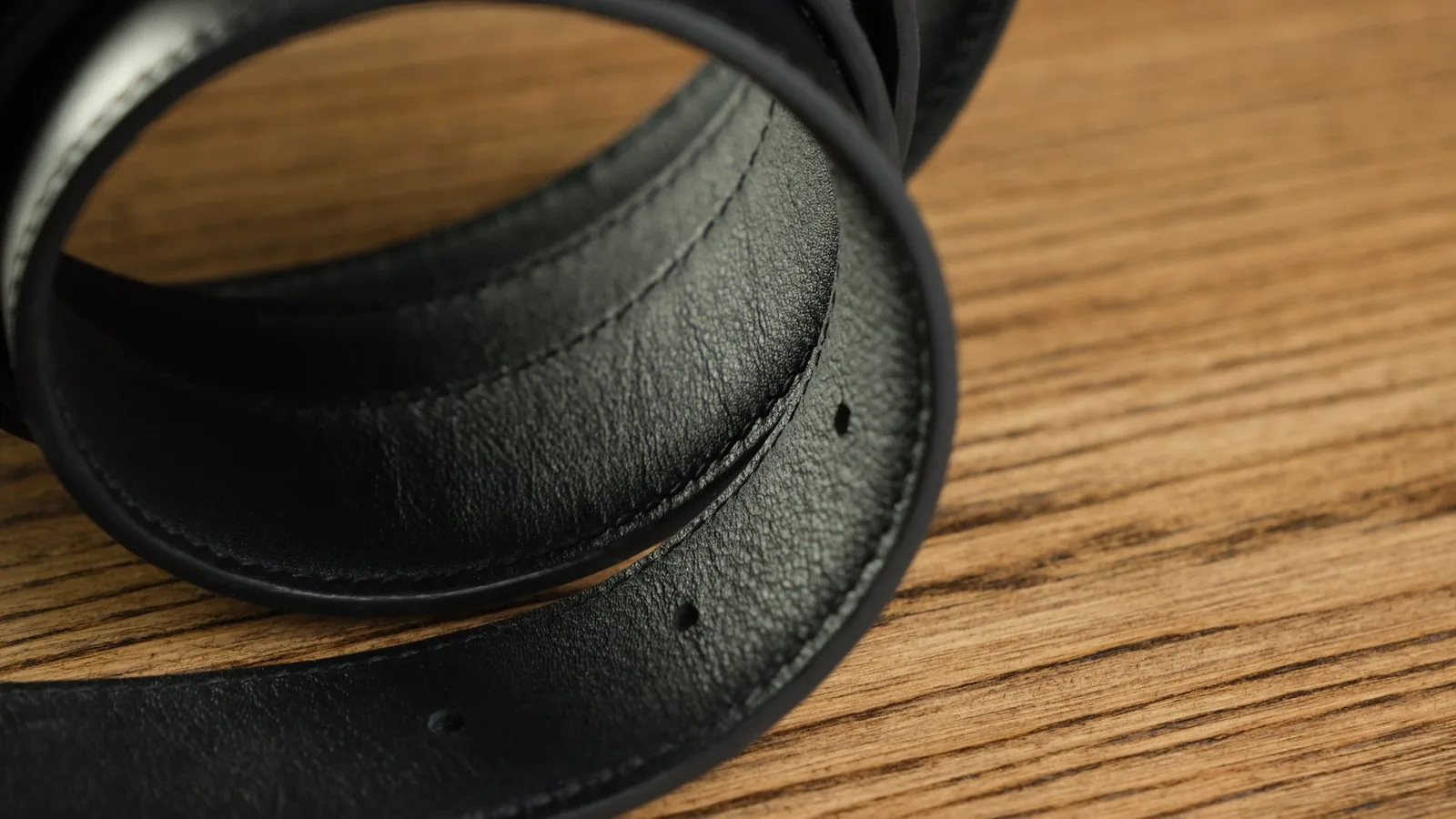 Ảnh Studio Dây thắt lưng da bò trơn màu đen may viền - Koi Leather