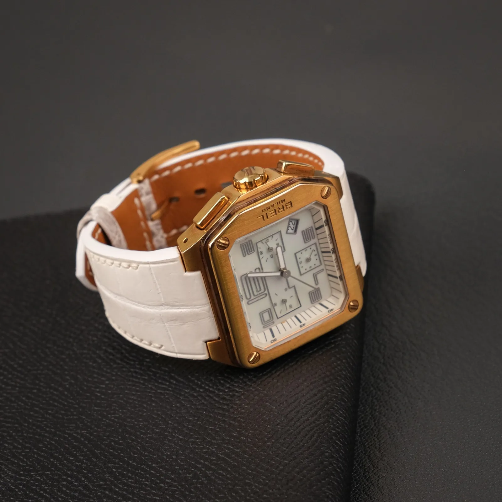 Ảnh Studio Dây đồng hồ da cá sấu Himalaya cho Breil - Koi Leather