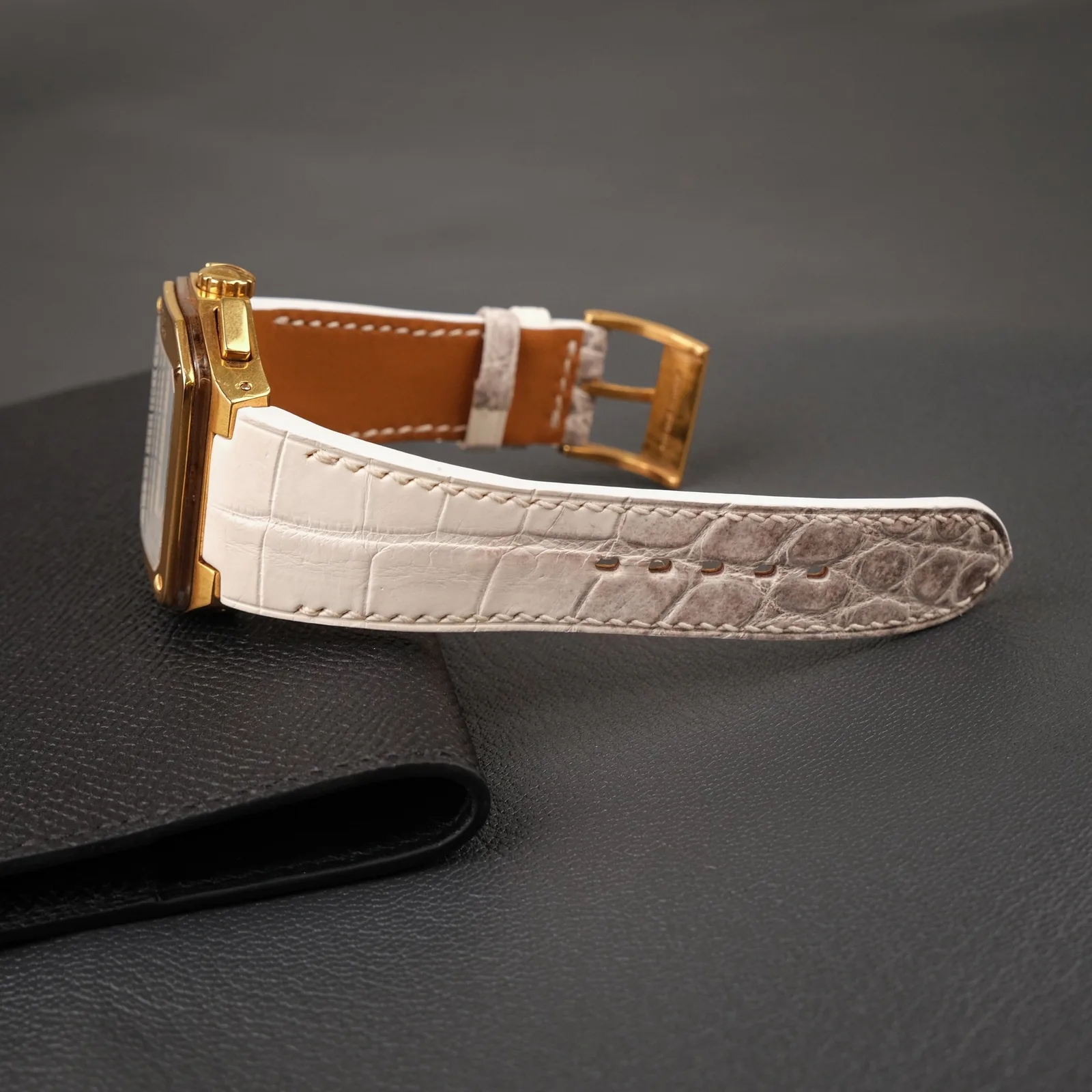 Ảnh Studio Dây đồng hồ da cá sấu Himalaya cho Breil - Koi Leather