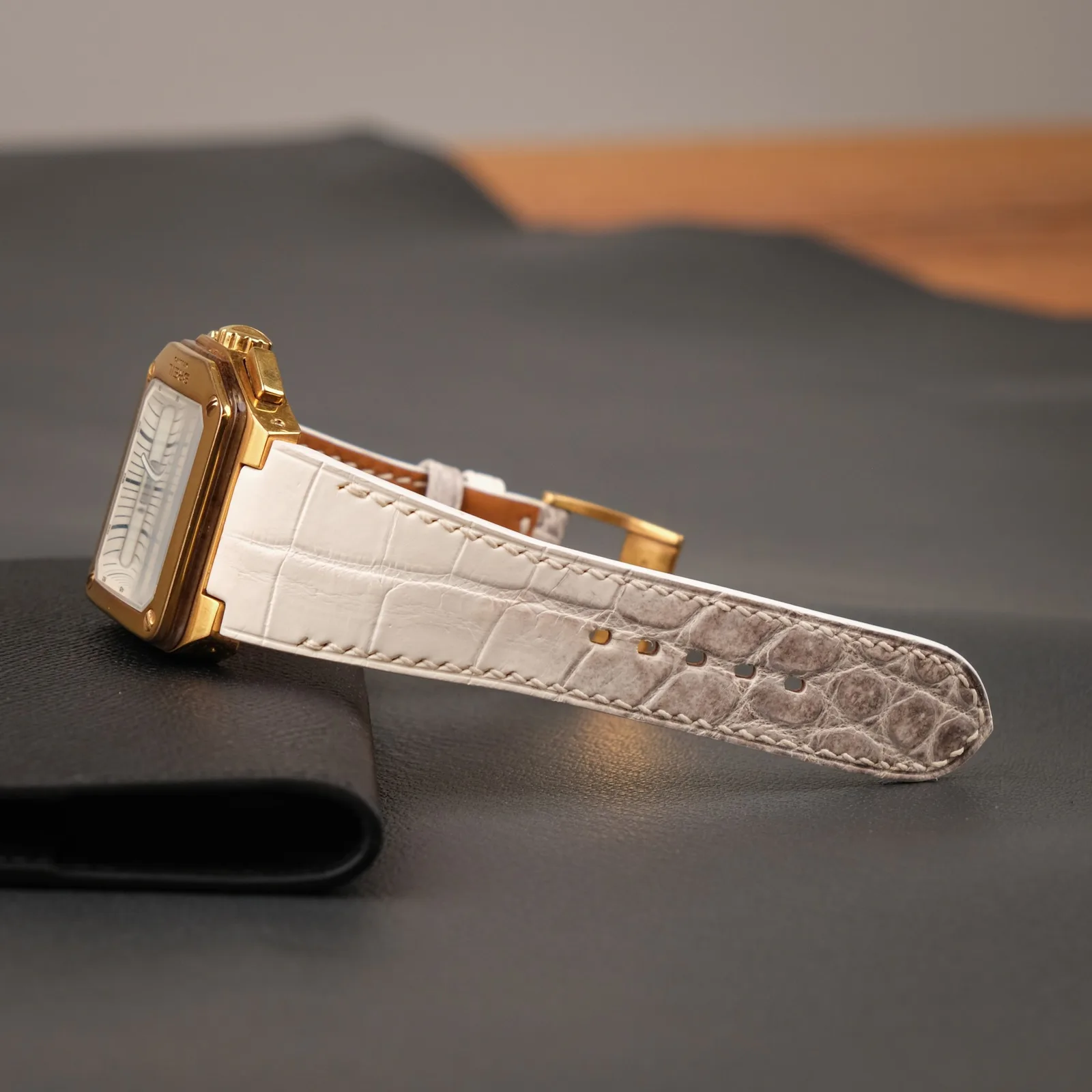 Ảnh Studio Dây đồng hồ da cá sấu Himalaya cho Breil - Koi Leather