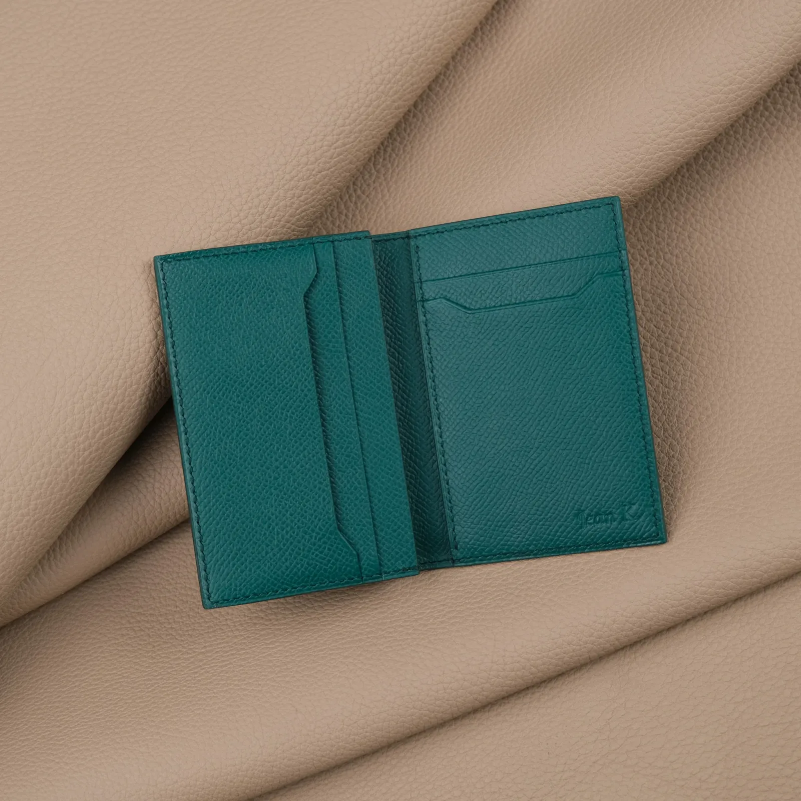 Ảnh Studio Ví thẻ xanh - Koi Leather