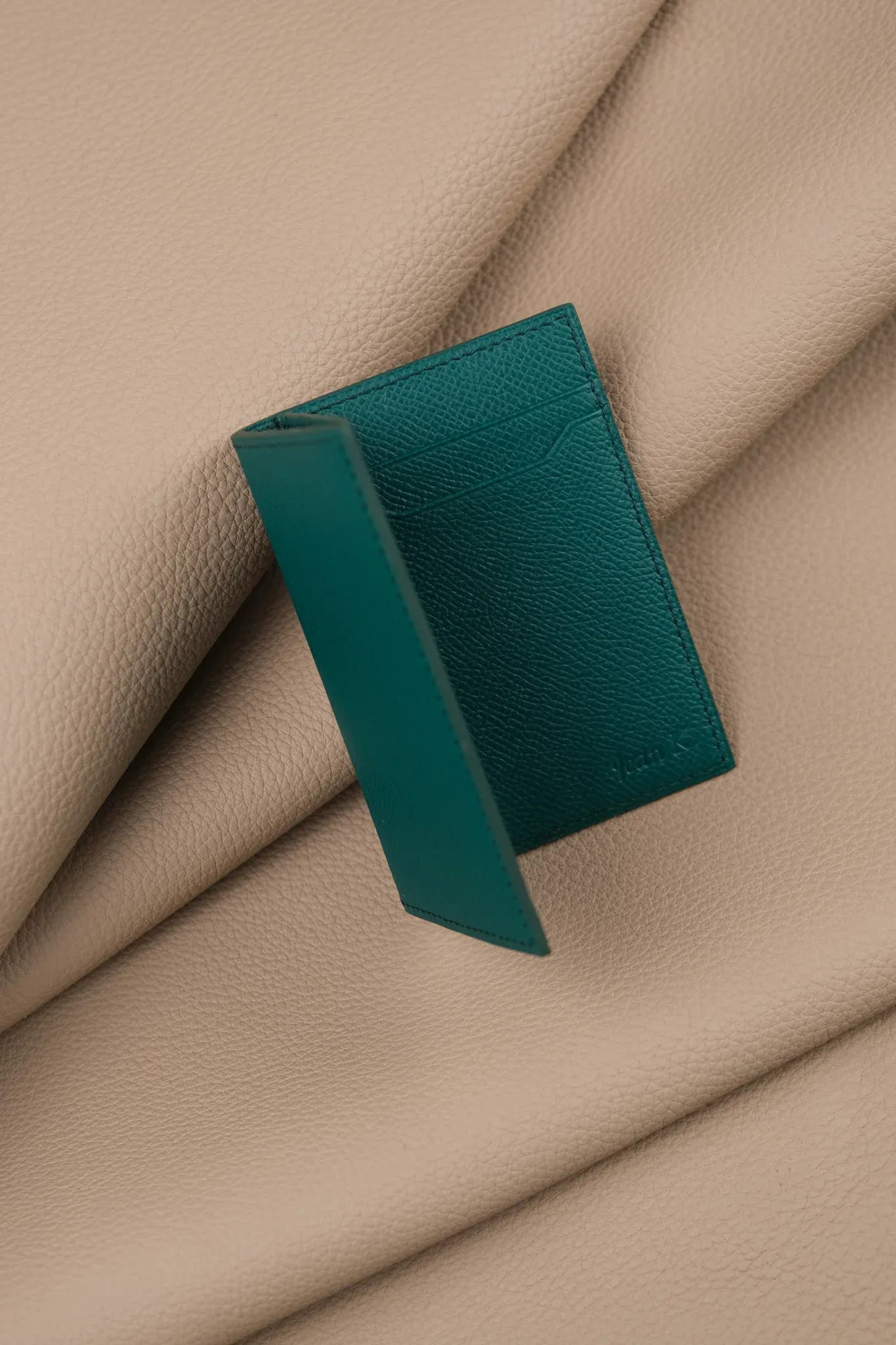Ảnh Studio Ví thẻ xanh - Koi Leather