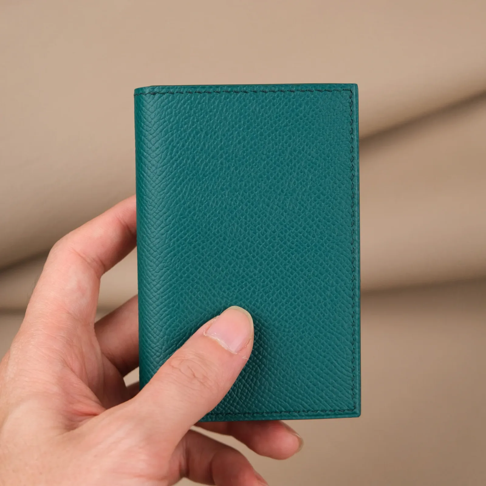 Ảnh Studio Ví thẻ xanh - Koi Leather