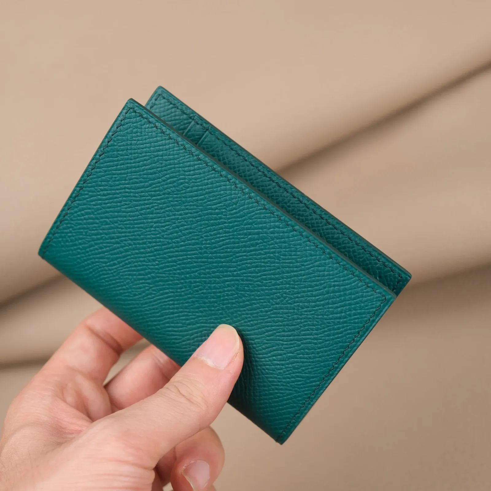 Ảnh Studio Ví thẻ xanh - Koi Leather