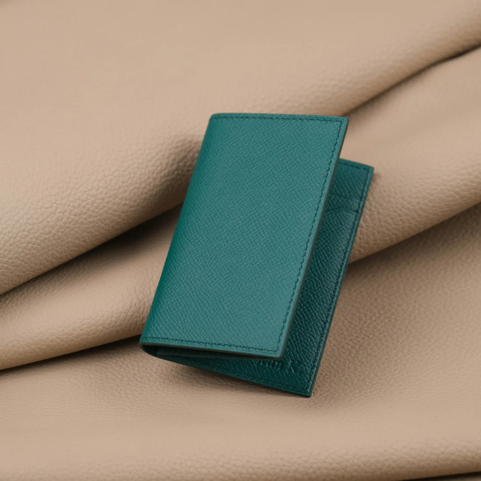 Ảnh Studio Ví thẻ xanh - Koi Leather