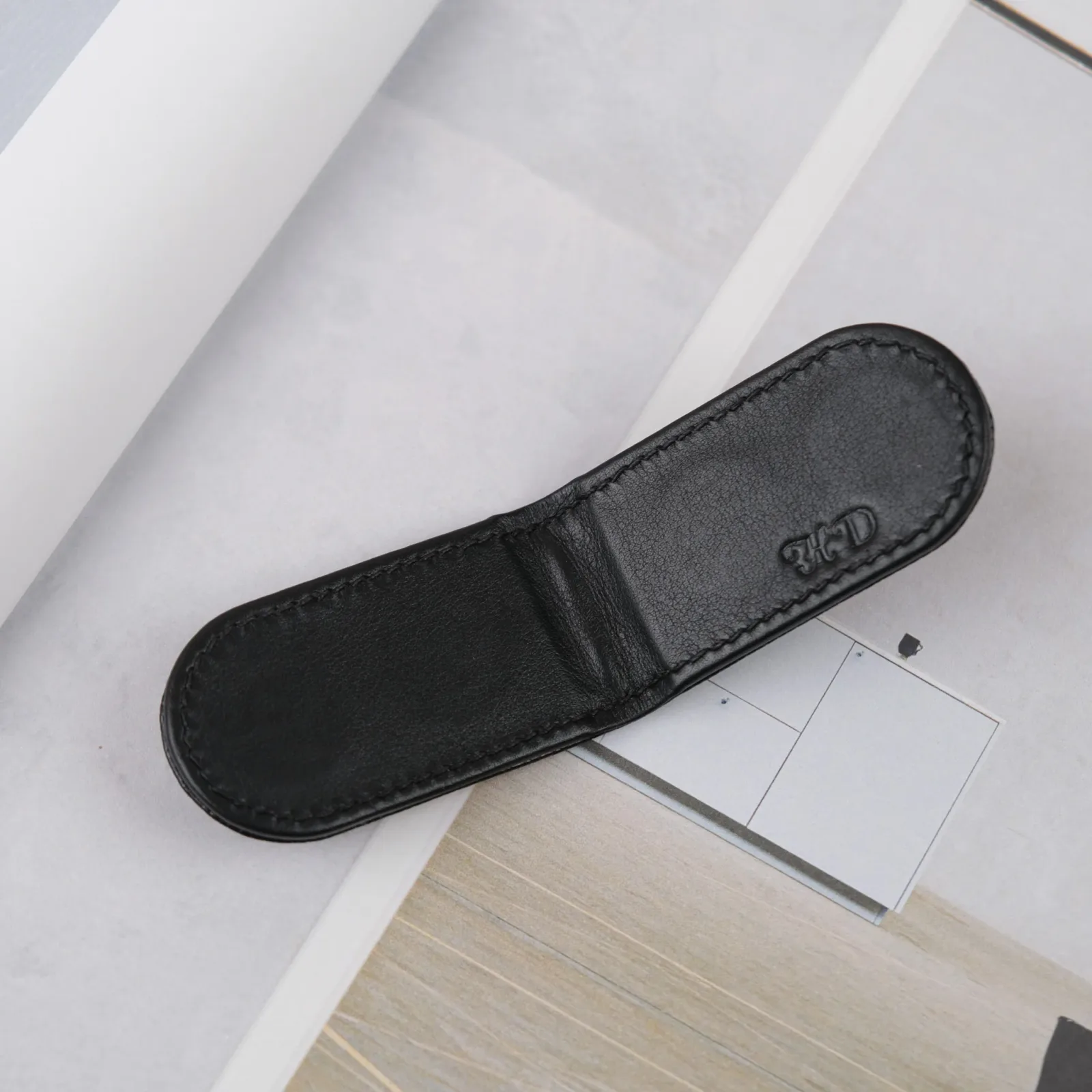 Ảnh Studio Money clip - KOI Leather