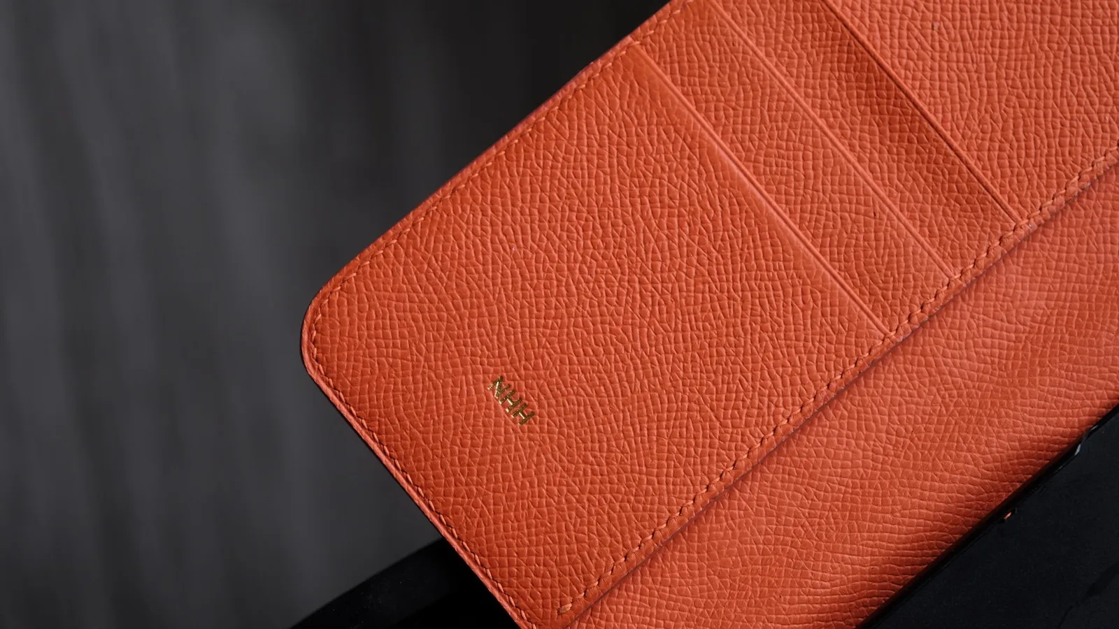 Ảnh Bao da điện thoại nắp gập da bò Epsom đỏ tích hợp ví thẻ - Koi Leather