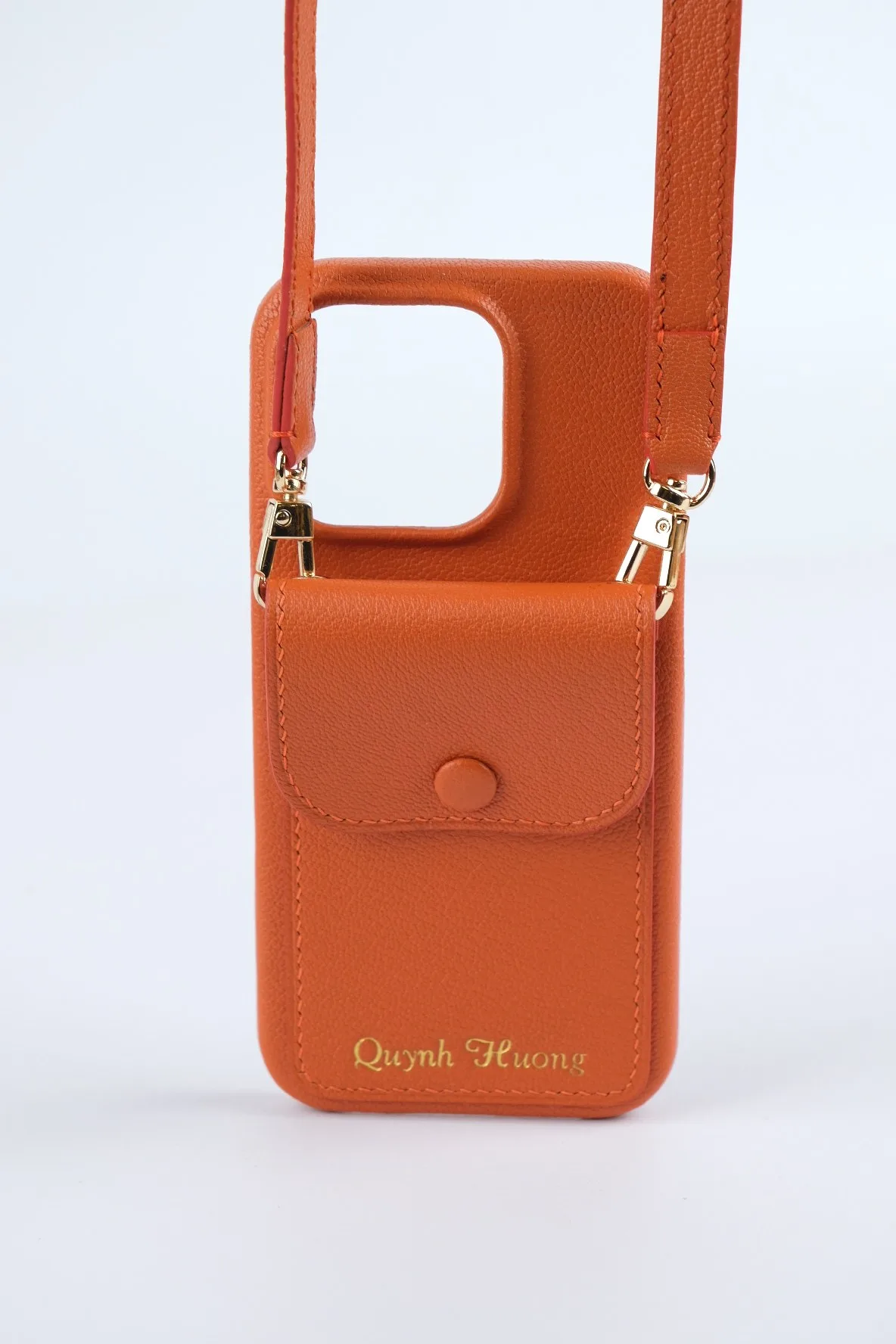 Ảnh Studio Ốp điện thoại da Togo màu cam kèm ví phụ và dây đeo - Koi Leather