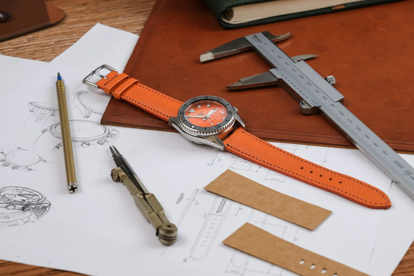 Ảnh Lifestyle Dây đồng hồ da bò Epsom màu cam cho Seiko - Koi Leather