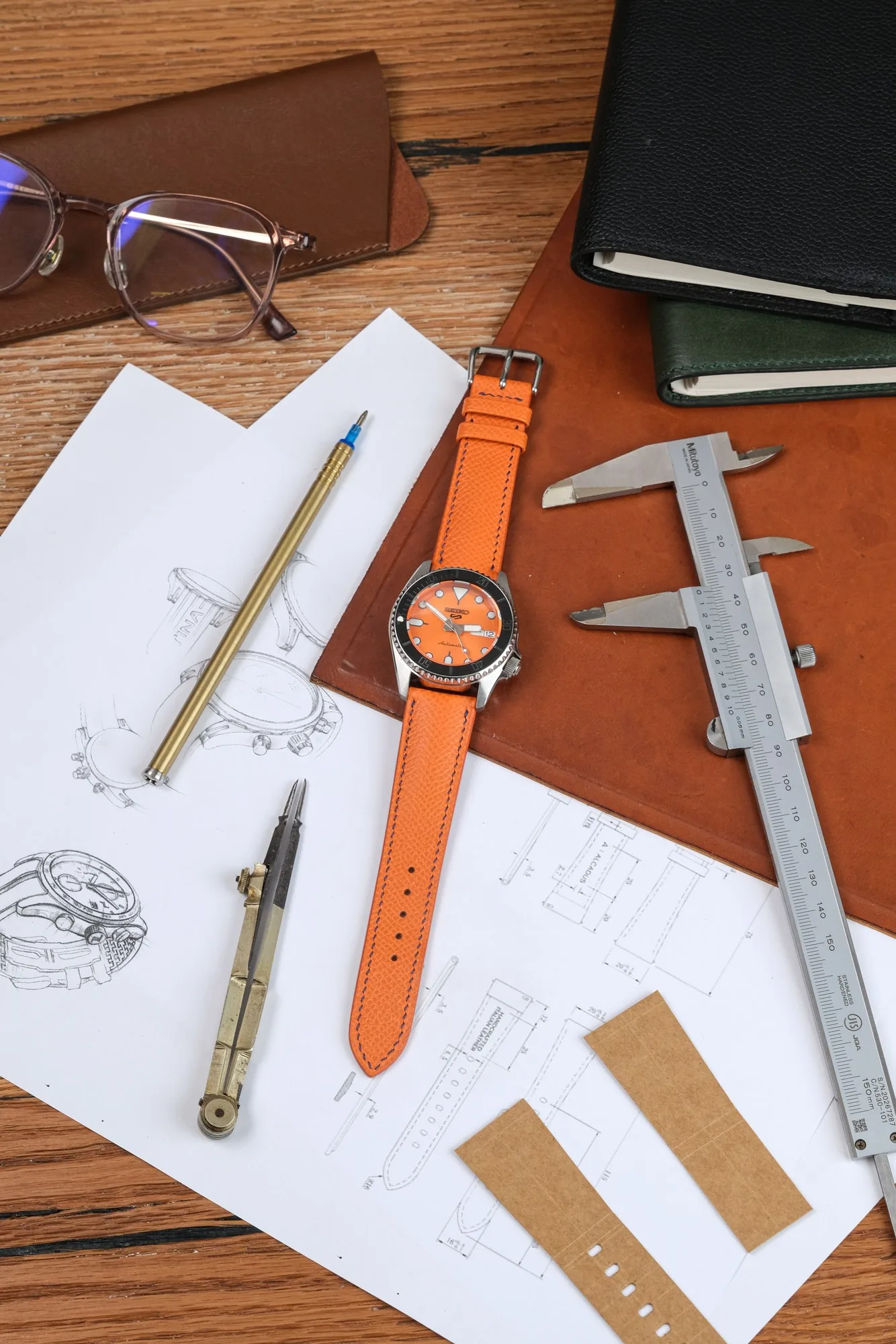 Ảnh Lifestyle Dây đồng hồ da bò Epsom màu cam cho Seiko - Koi Leather